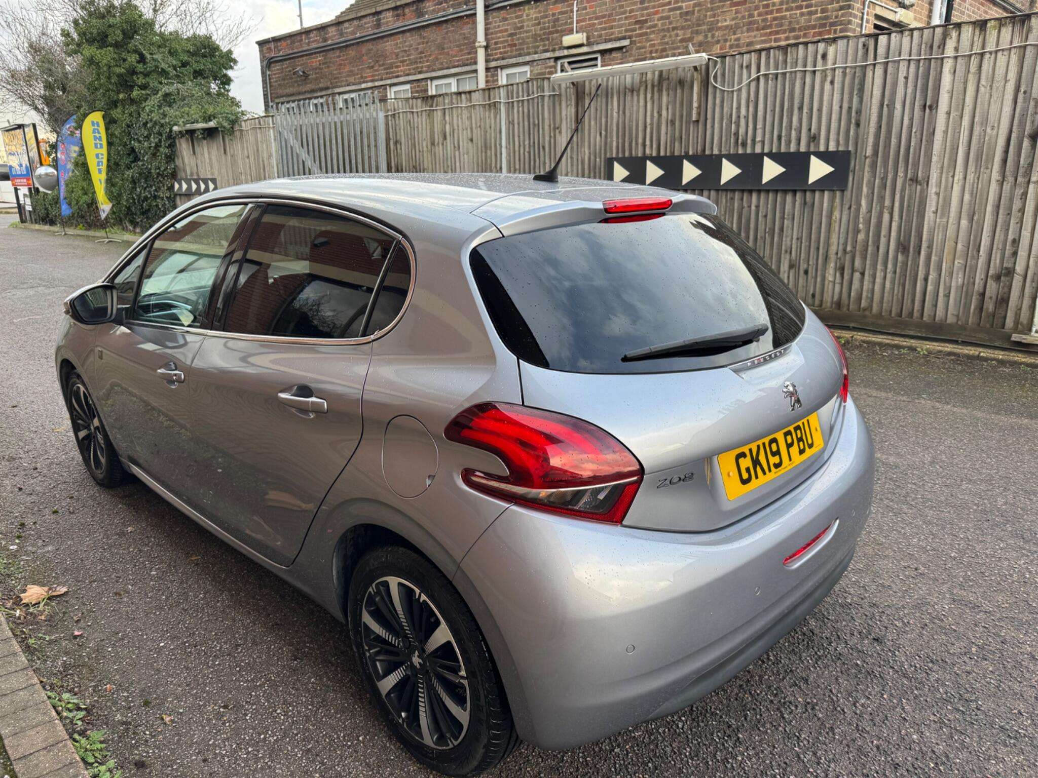 A 2019 PEUGEOT 208 1.2 PureTech Tech Edition Euro 6 (s/s) 5dr A 2019 PEUGEOT 208 1.2 PureTech Tech Edition Euro 6 (s/s) 5dr