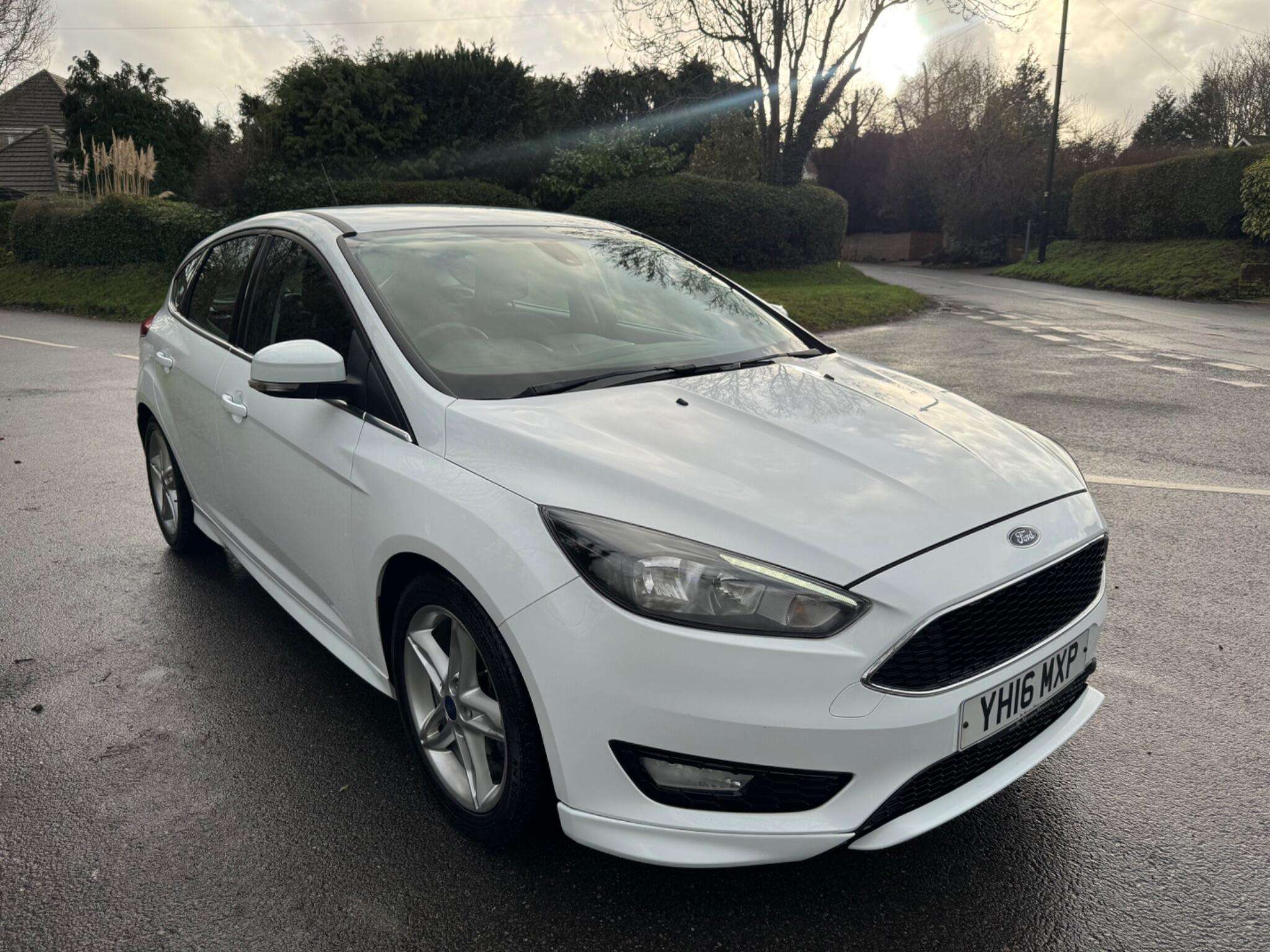 A 2016 FORD FOCUS 1.0T EcoBoost Zetec S Euro 6 (s/s) 5dr A 2016 FORD FOCUS 1.0T EcoBoost Zetec S Euro 6 (s/s) 5dr
