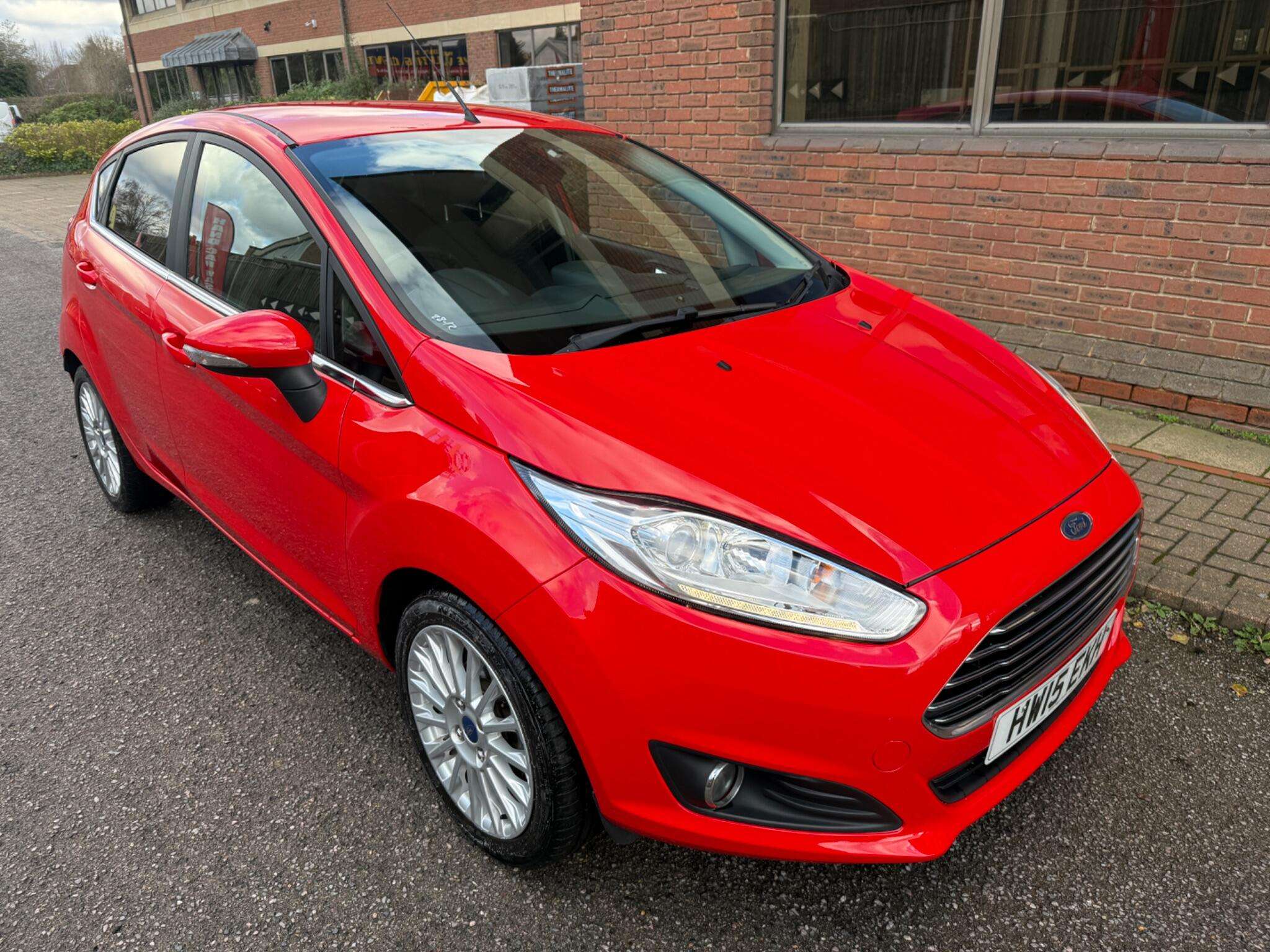 A 2015 FORD FIESTA 1.0T EcoBoost Titanium Euro 5 (s/s) 5dr A 2015 FORD FIESTA 1.0T EcoBoost Titanium Euro 5 (s/s) 5dr