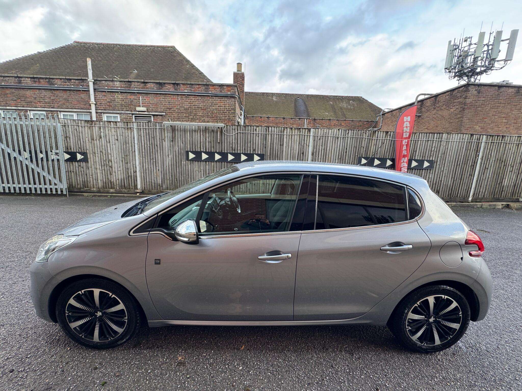 A 2019 PEUGEOT 208 1.2 PureTech Tech Edition Euro 6 (s/s) 5dr A 2019 PEUGEOT 208 1.2 PureTech Tech Edition Euro 6 (s/s) 5dr