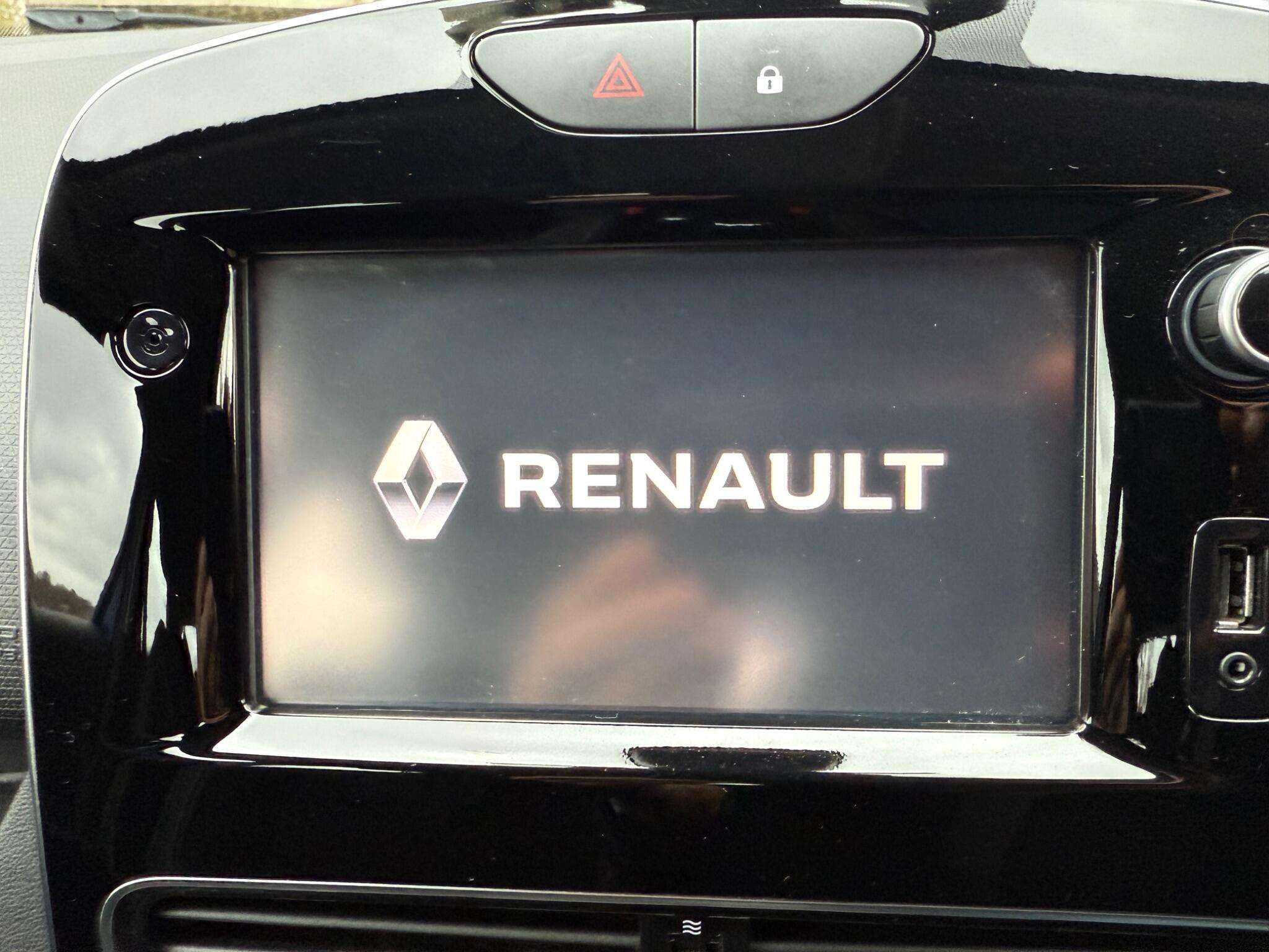 2017 RENAULT CLIO 2017 RENAULT CLIO