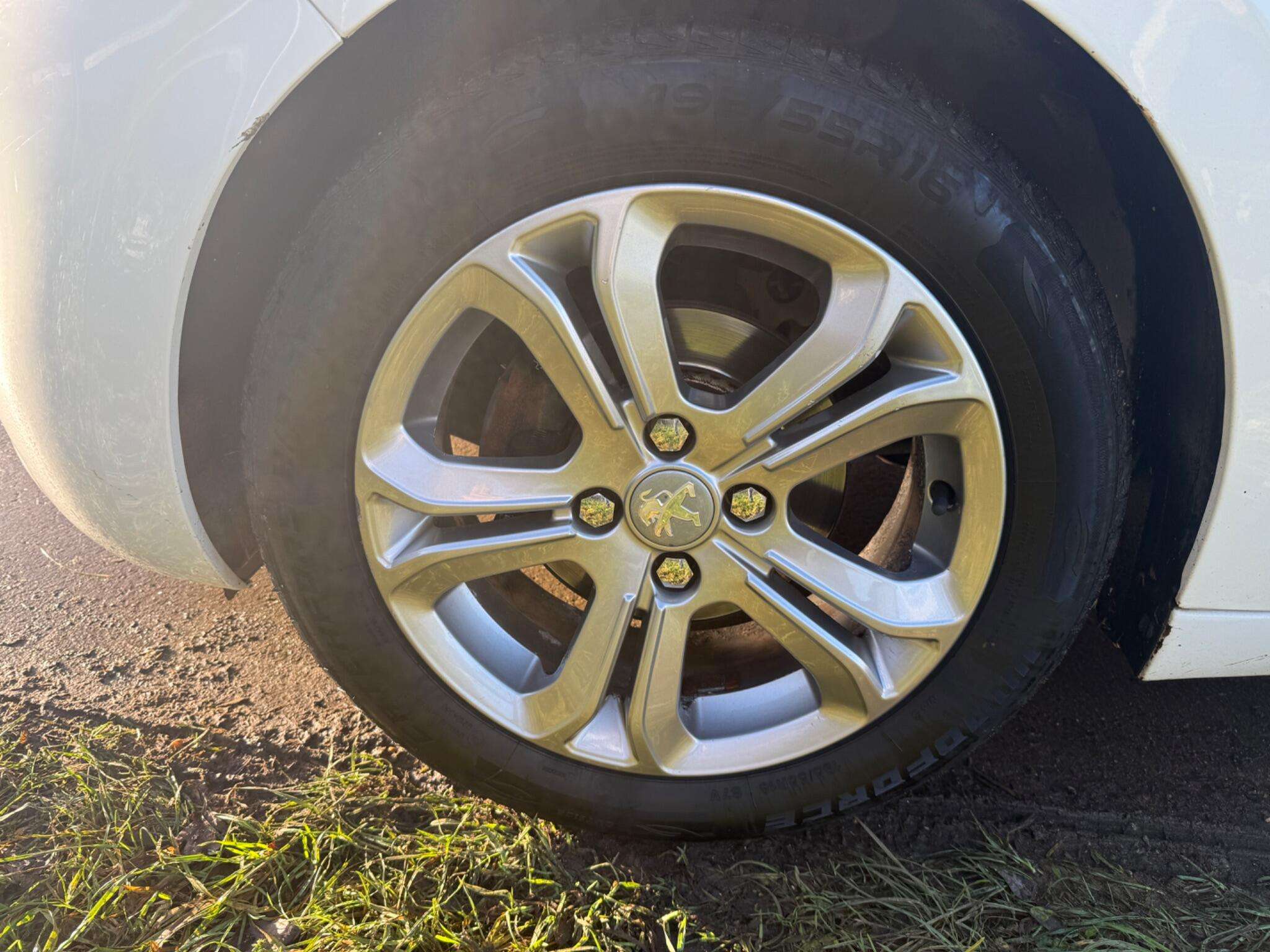 2014 PEUGEOT 208 2014 PEUGEOT 208