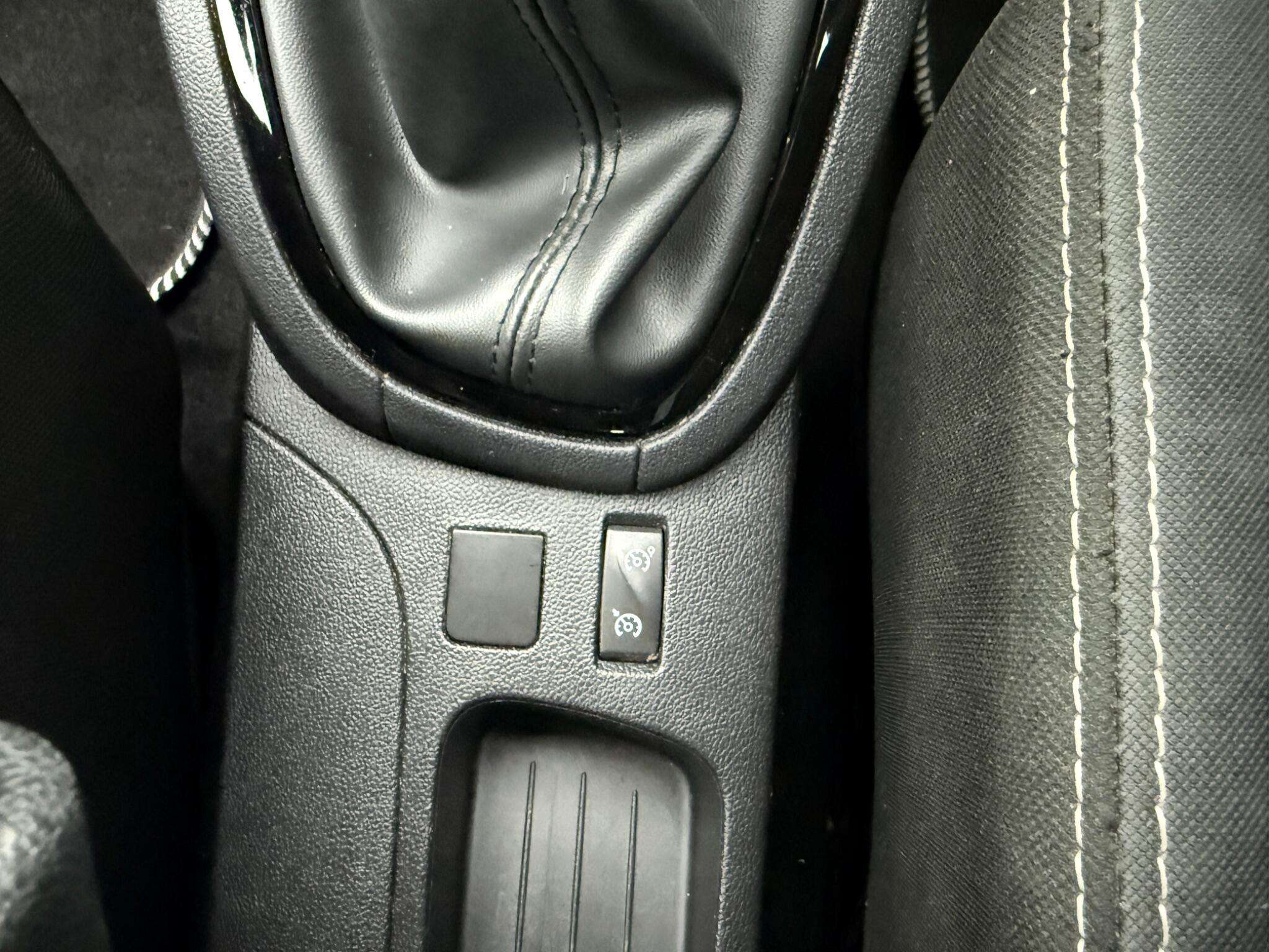 2017 RENAULT CLIO 2017 RENAULT CLIO