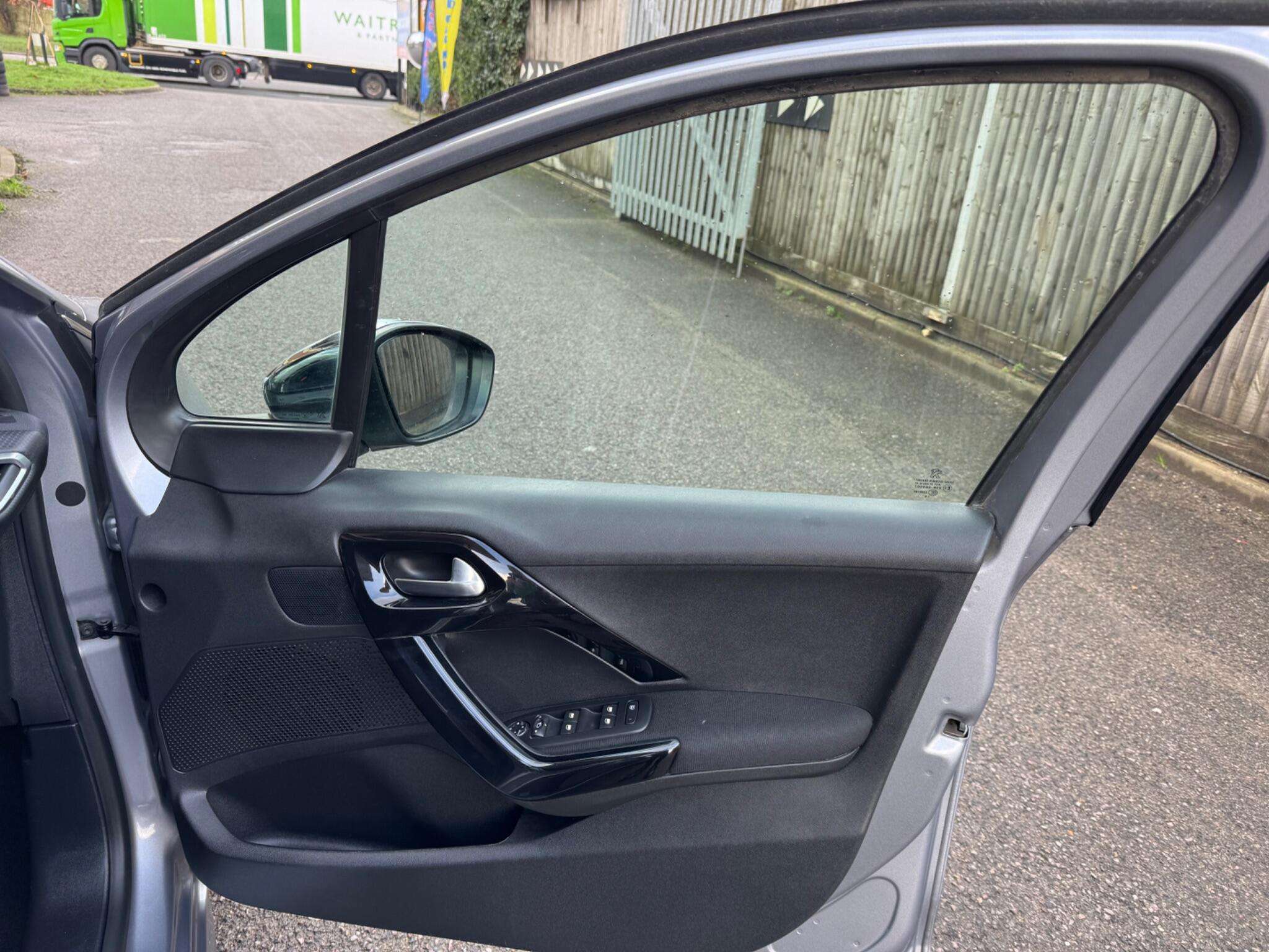 2019 PEUGEOT 208 2019 PEUGEOT 208