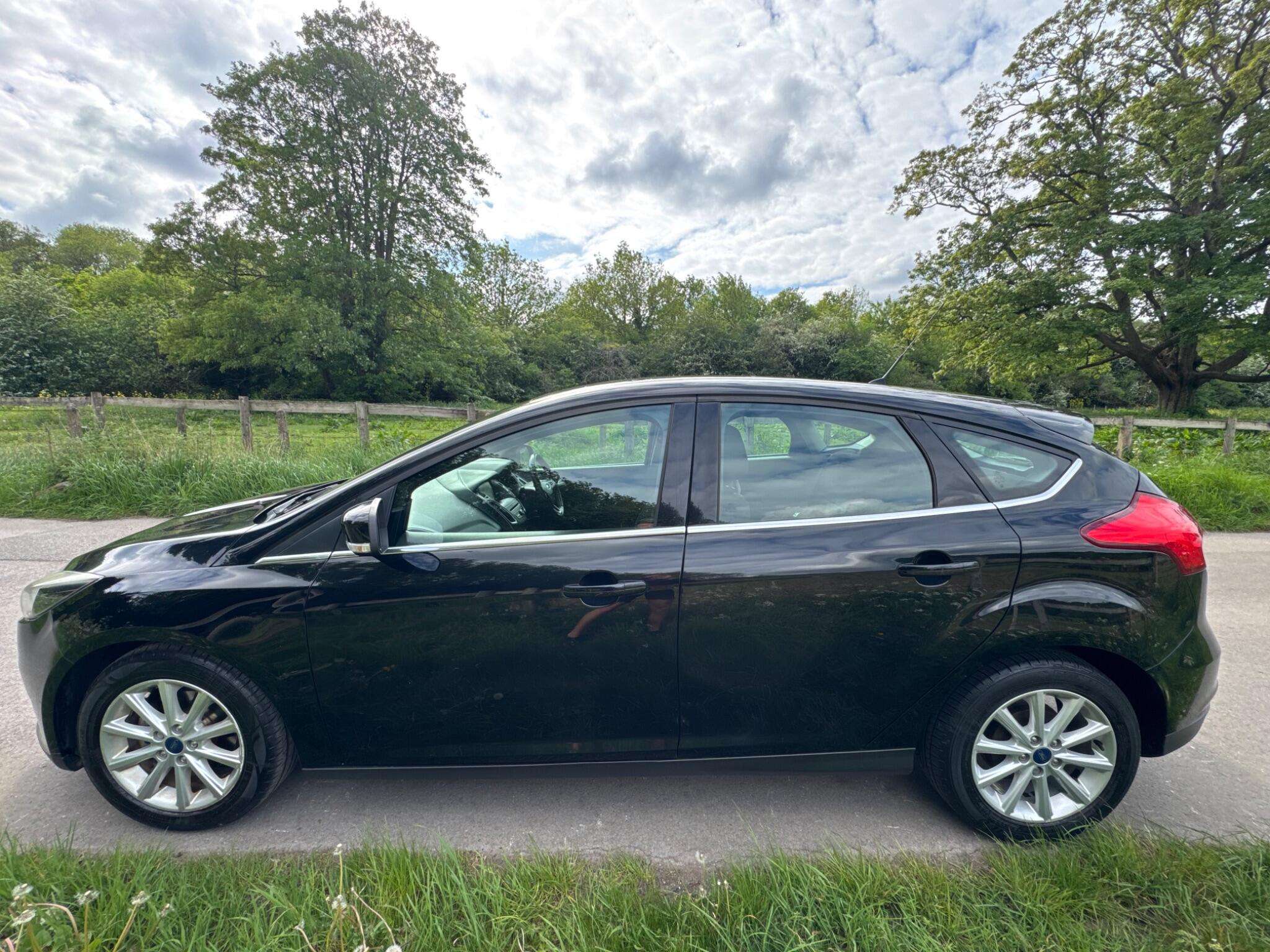 A 2016 FORD FOCUS 1.0T EcoBoost Titanium Euro 6 (s/s) 5dr A 2016 FORD FOCUS 1.0T EcoBoost Titanium Euro 6 (s/s) 5dr