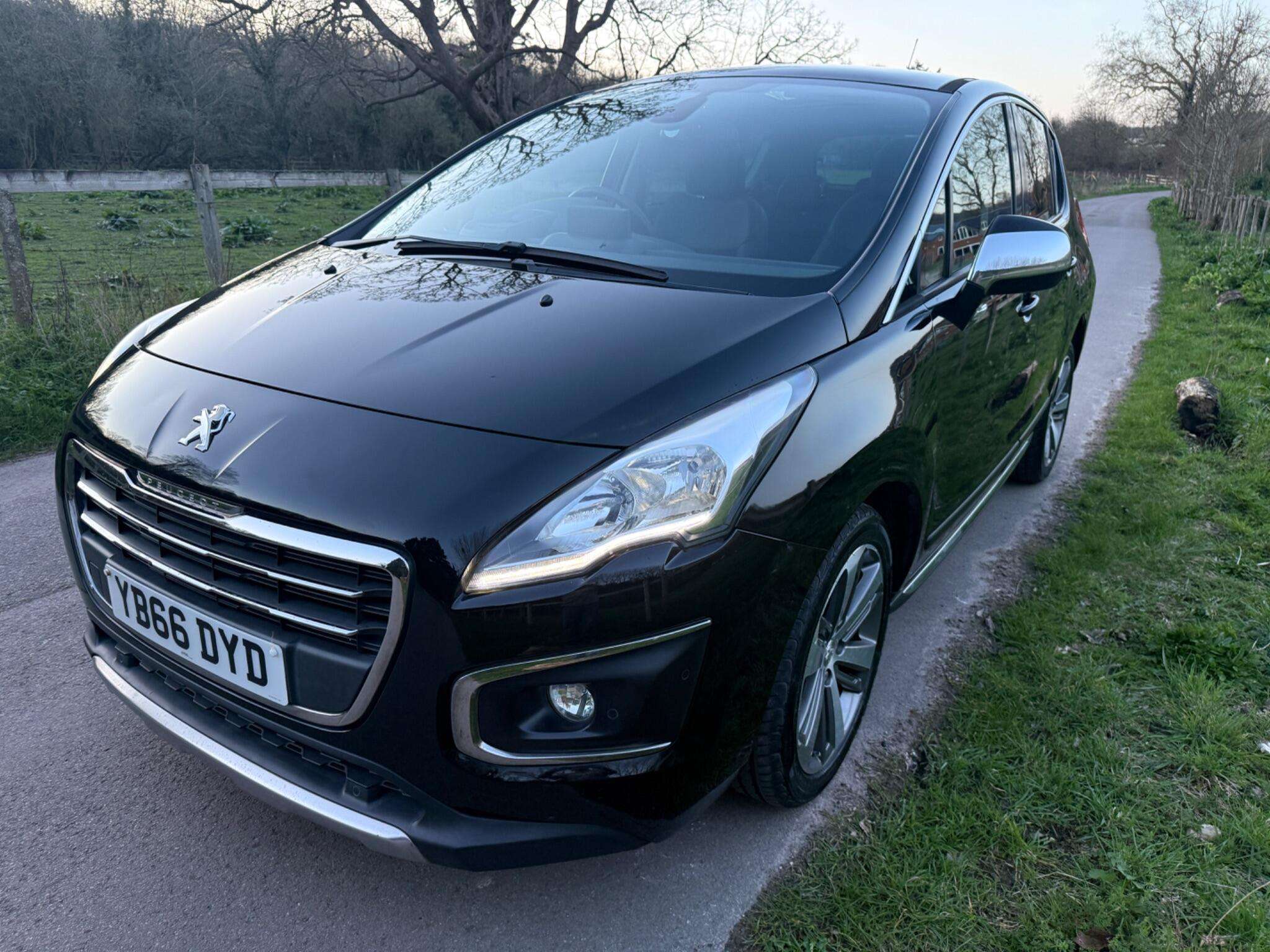 A 2016 PEUGEOT 3008 1.2 PureTech Allure Euro 6 (s/s) 5dr A 2016 PEUGEOT 3008 1.2 PureTech Allure Euro 6 (s/s) 5dr