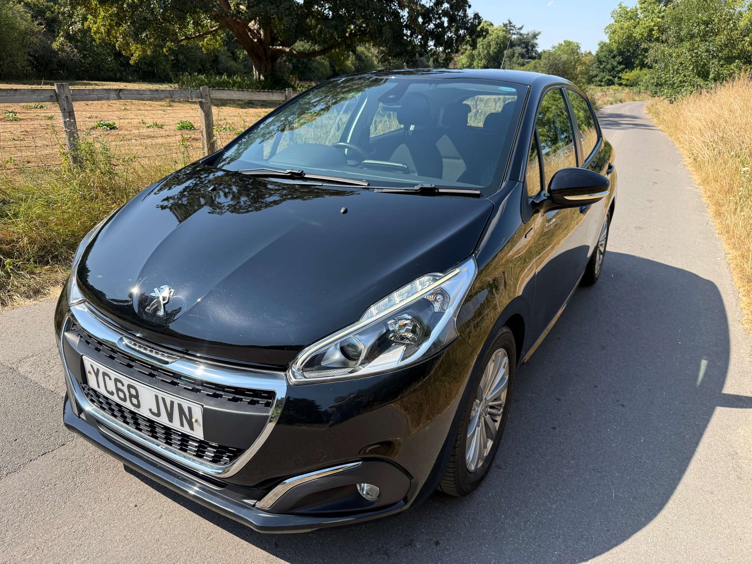 A 2018 PEUGEOT 208 1.2 PureTech Signature Hatchback 5dr Petrol Manual Euro 6 (s/s) (82 ps) A 2018 PEUGEOT 208 1.2 PureTech Signature Hatchback 5dr Petrol Manual Euro 6 (s/s) (82 ps)