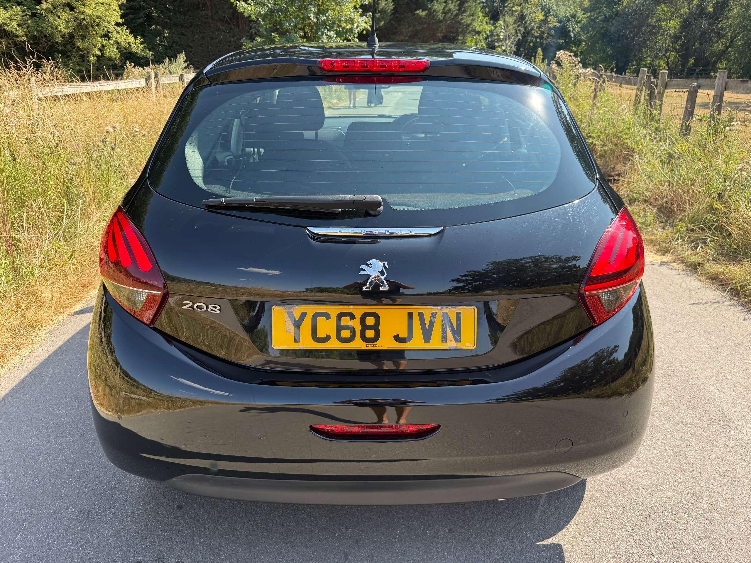 A 2018 PEUGEOT 208 1.2 PureTech Signature Hatchback 5dr Petrol Manual Euro 6 (s/s) (82 ps) A 2018 PEUGEOT 208 1.2 PureTech Signature Hatchback 5dr Petrol Manual Euro 6 (s/s) (82 ps)