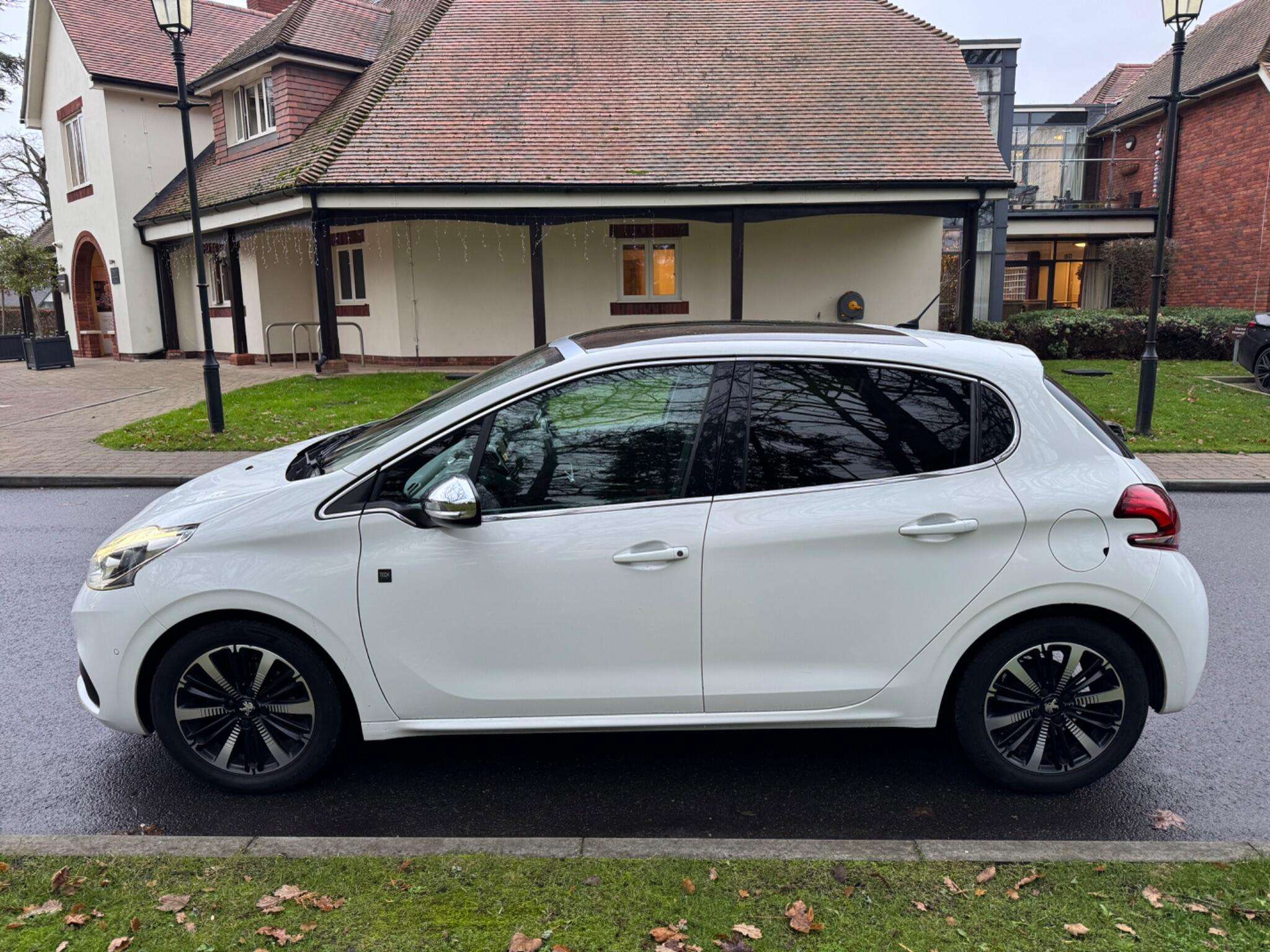 2019 PEUGEOT 208 2019 PEUGEOT 208