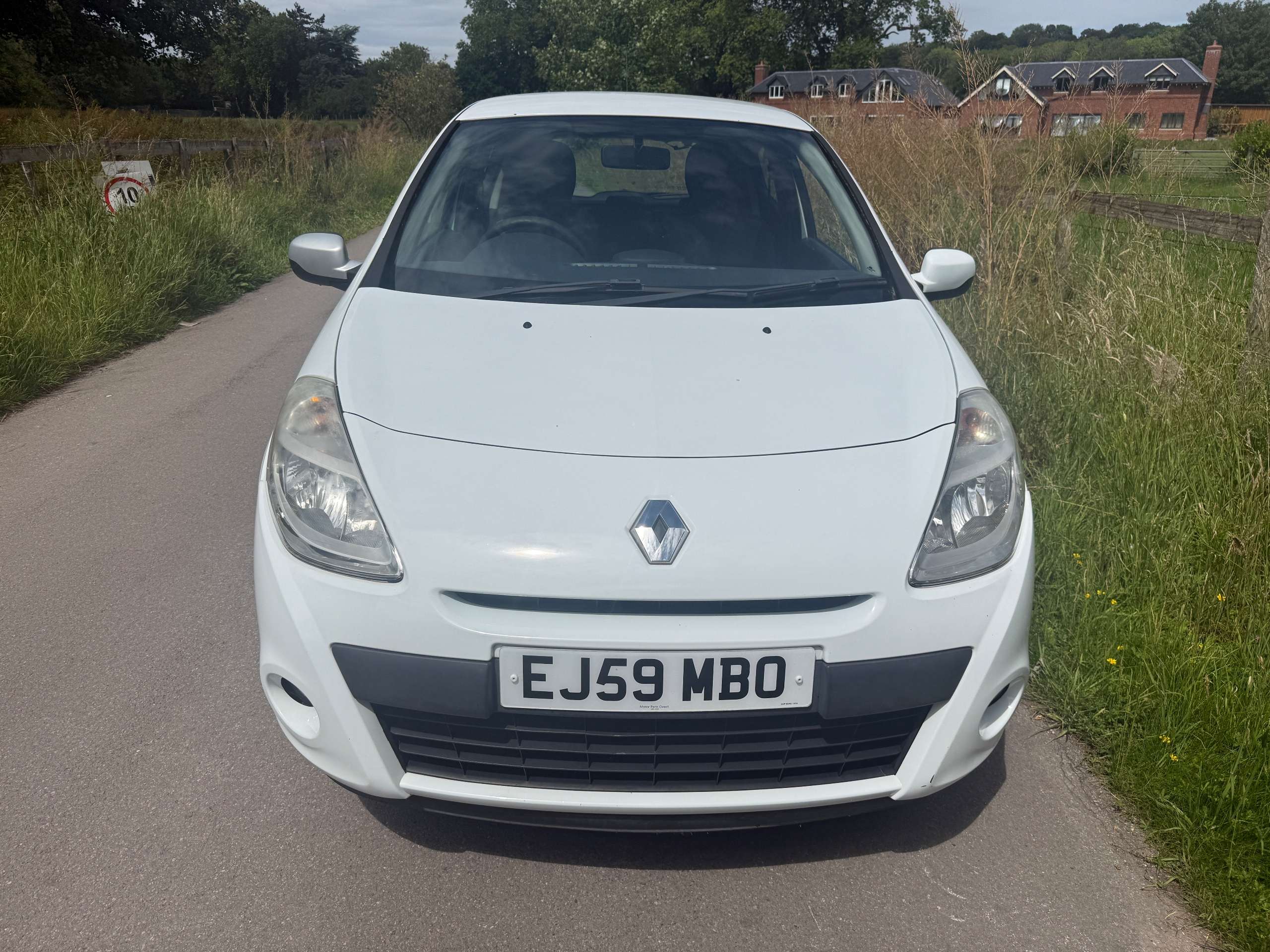 A 2009 RENAULT CLIO 1.2 I-Music Hatchback 3dr Petrol Manual Euro 5 (75 ps) A 2009 RENAULT CLIO 1.2 I-Music Hatchback 3dr Petrol Manual Euro 5 (75 ps)