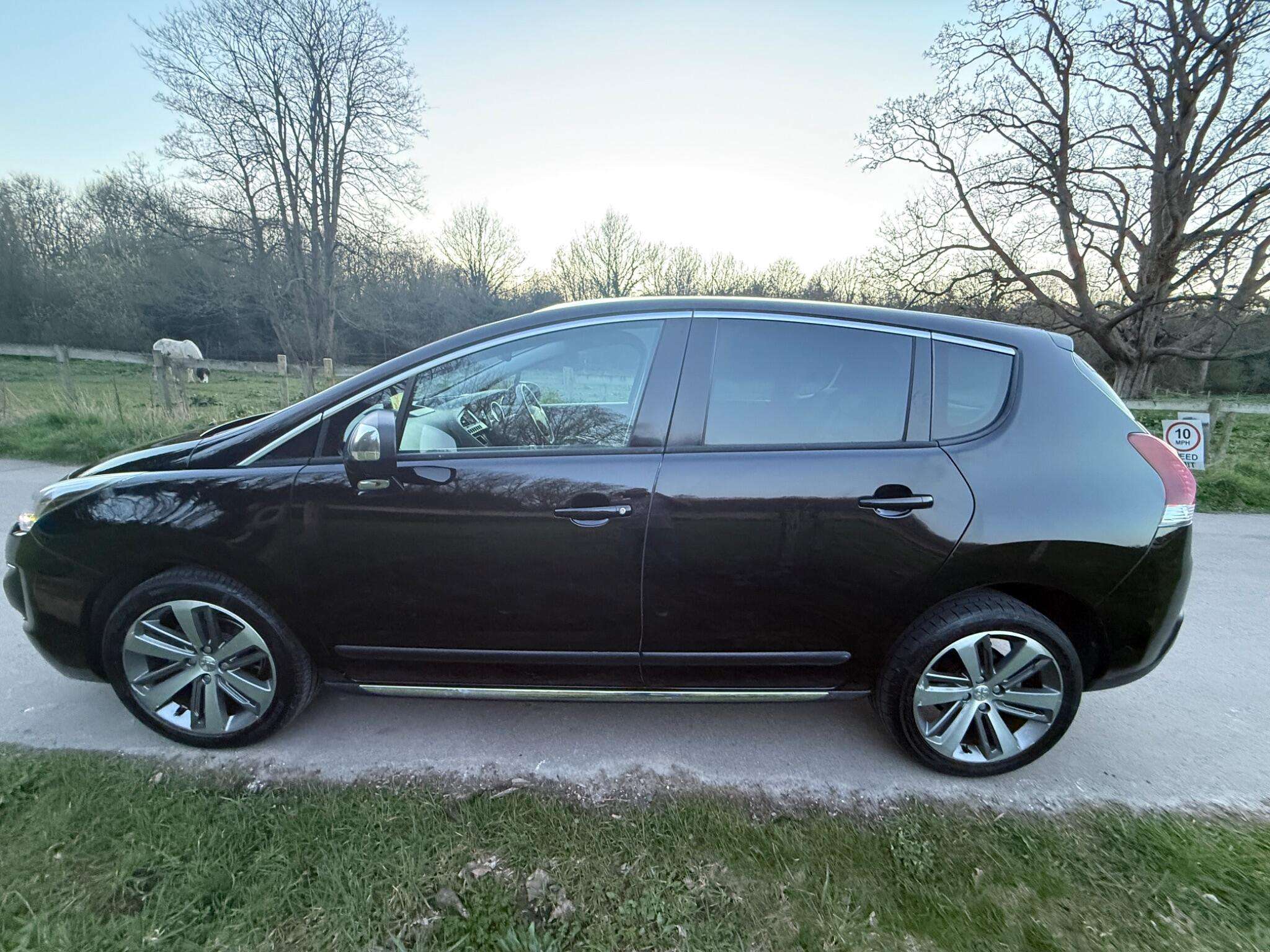 A 2016 PEUGEOT 3008 1.2 PureTech Allure Euro 6 (s/s) 5dr A 2016 PEUGEOT 3008 1.2 PureTech Allure Euro 6 (s/s) 5dr