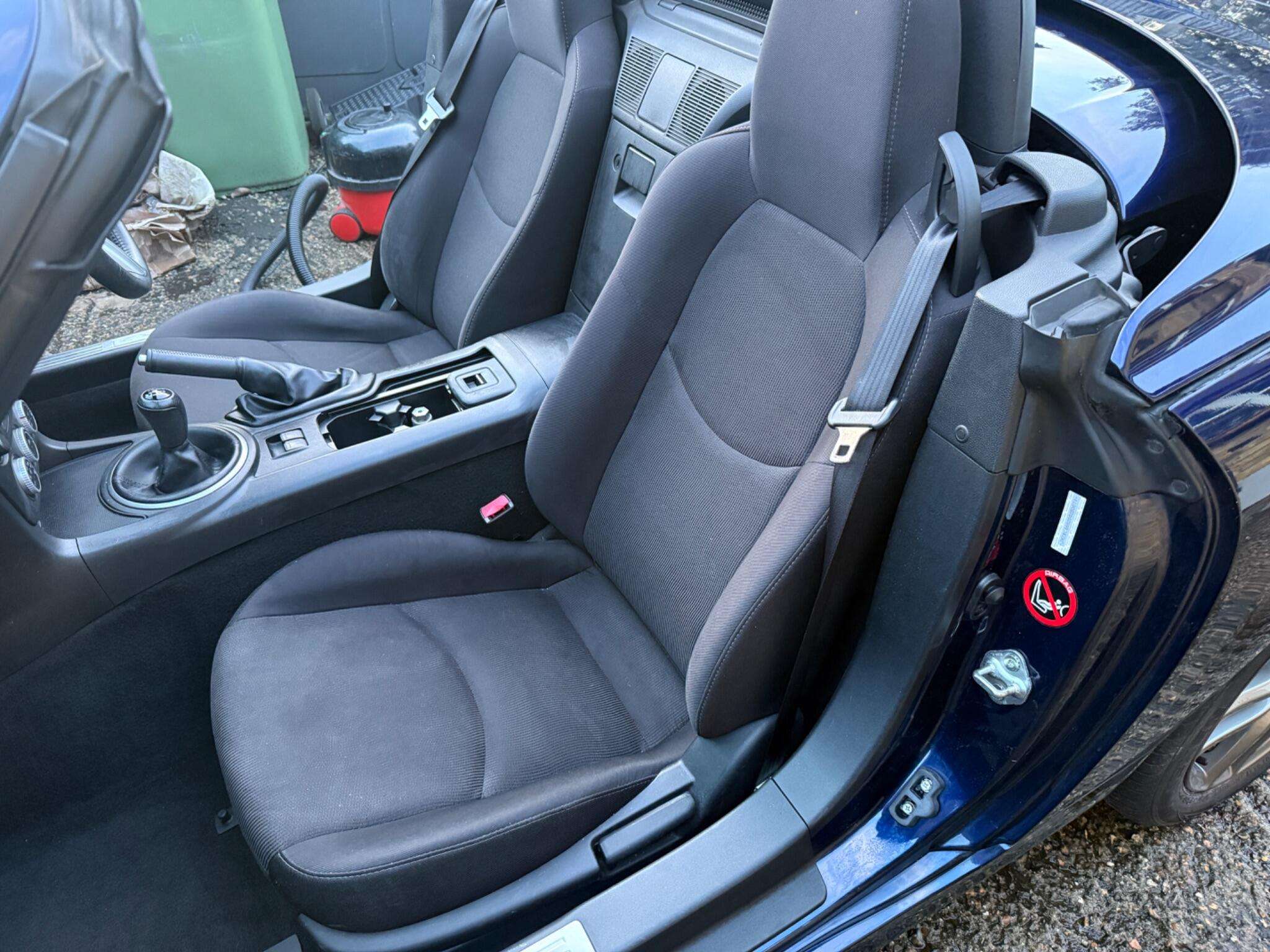 2010 MAZDA MX-5 2010 MAZDA MX-5