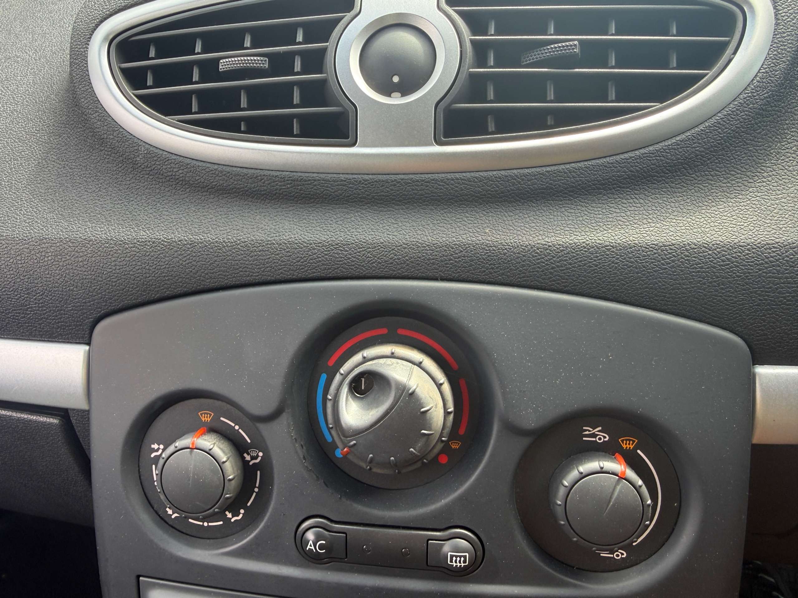 2009 RENAULT CLIO 2009 RENAULT CLIO