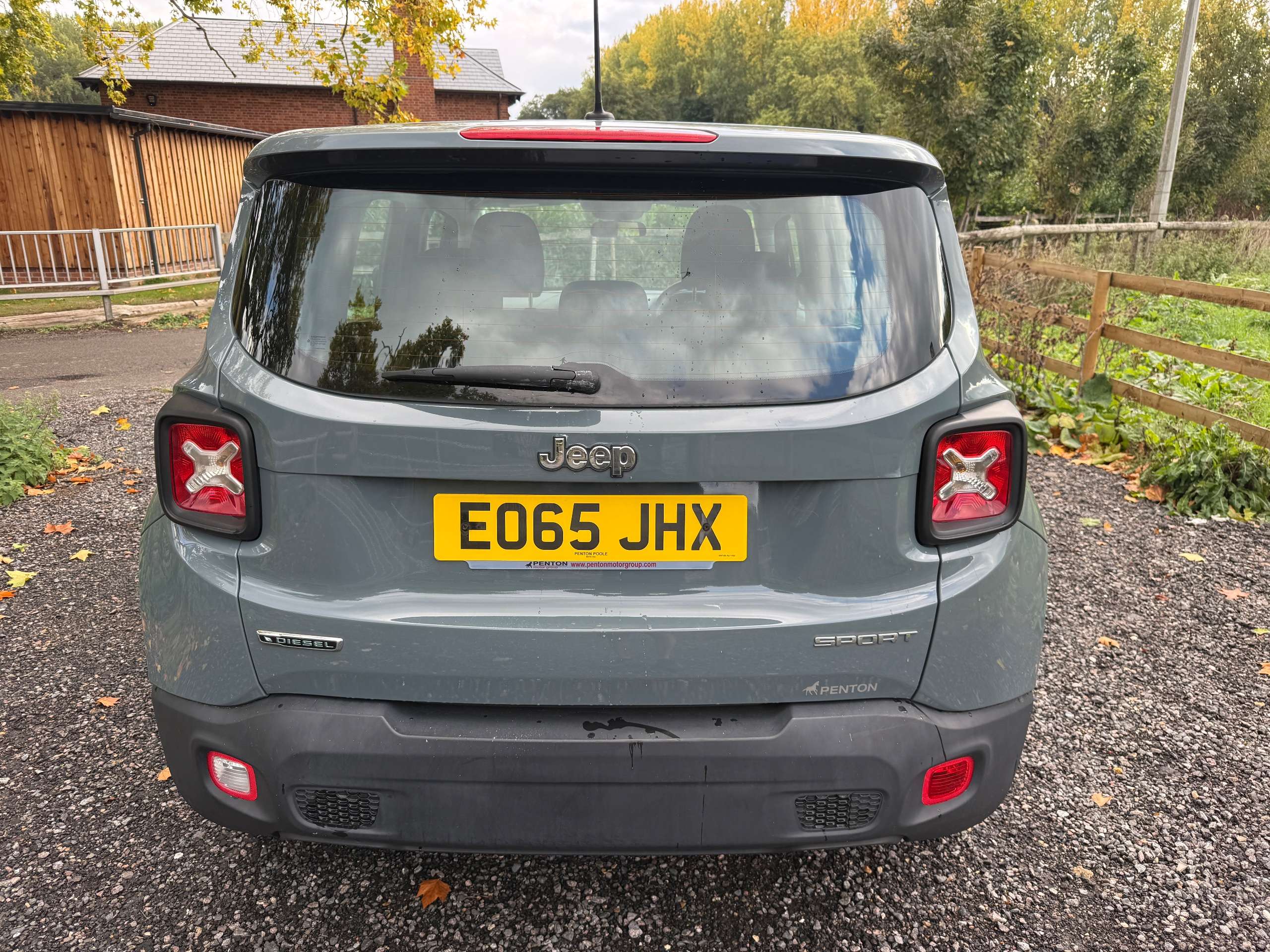 A 2015 JEEP RENEGADE 1.6 MultiJetII Sport SUV 5dr Diesel Manual Euro 5 (s/s) (120 ps) A 2015 JEEP RENEGADE 1.6 MultiJetII Sport SUV 5dr Diesel Manual Euro 5 (s/s) (120 ps)