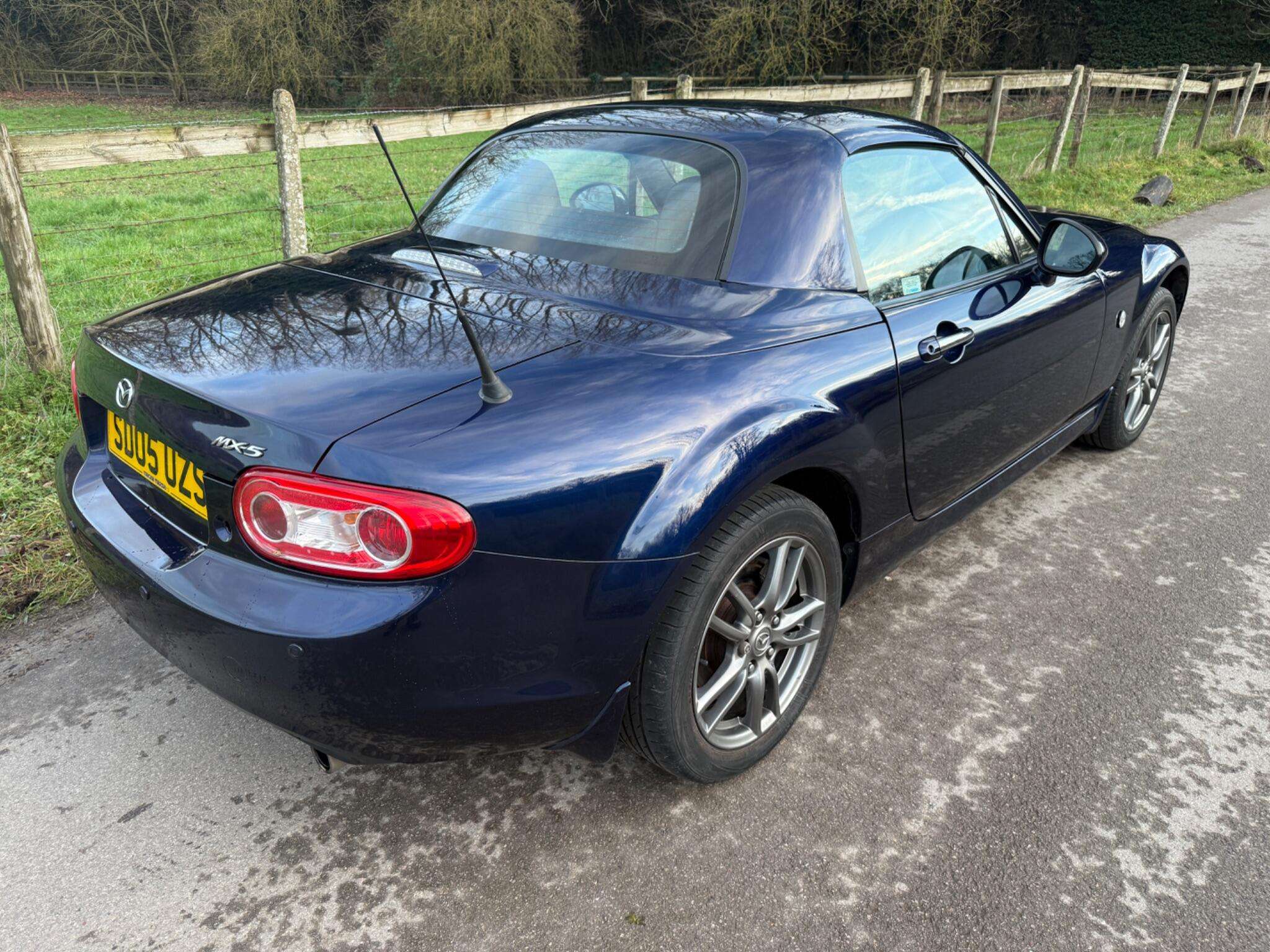 2010 MAZDA MX-5 2010 MAZDA MX-5