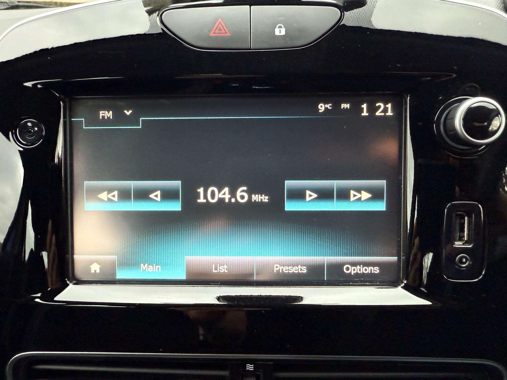 2017 RENAULT CLIO 2017 RENAULT CLIO