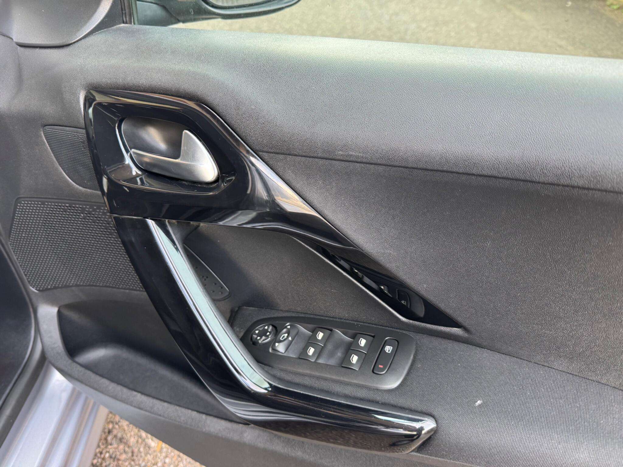 2019 PEUGEOT 208 2019 PEUGEOT 208