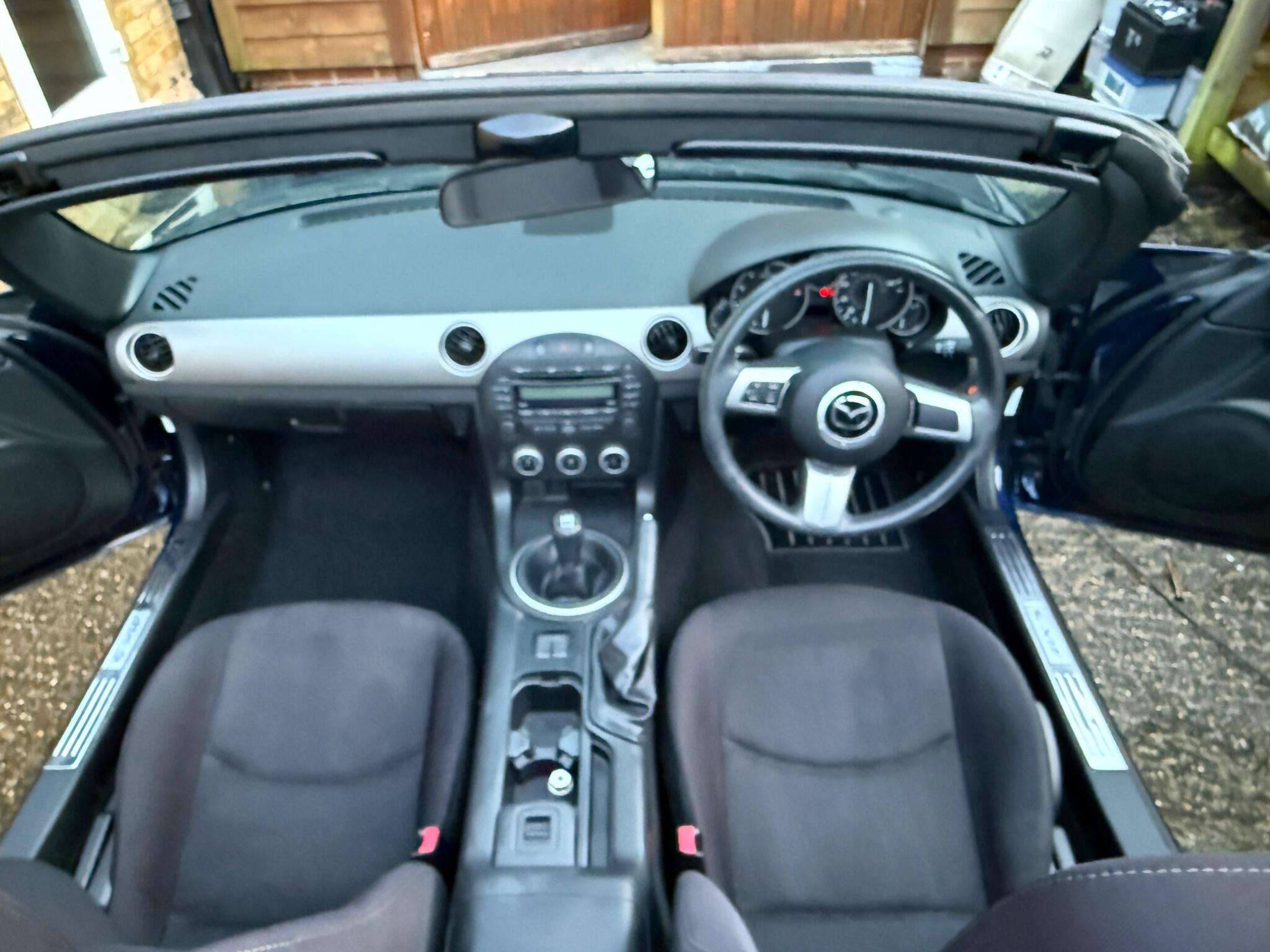 2010 MAZDA MX-5 2010 MAZDA MX-5