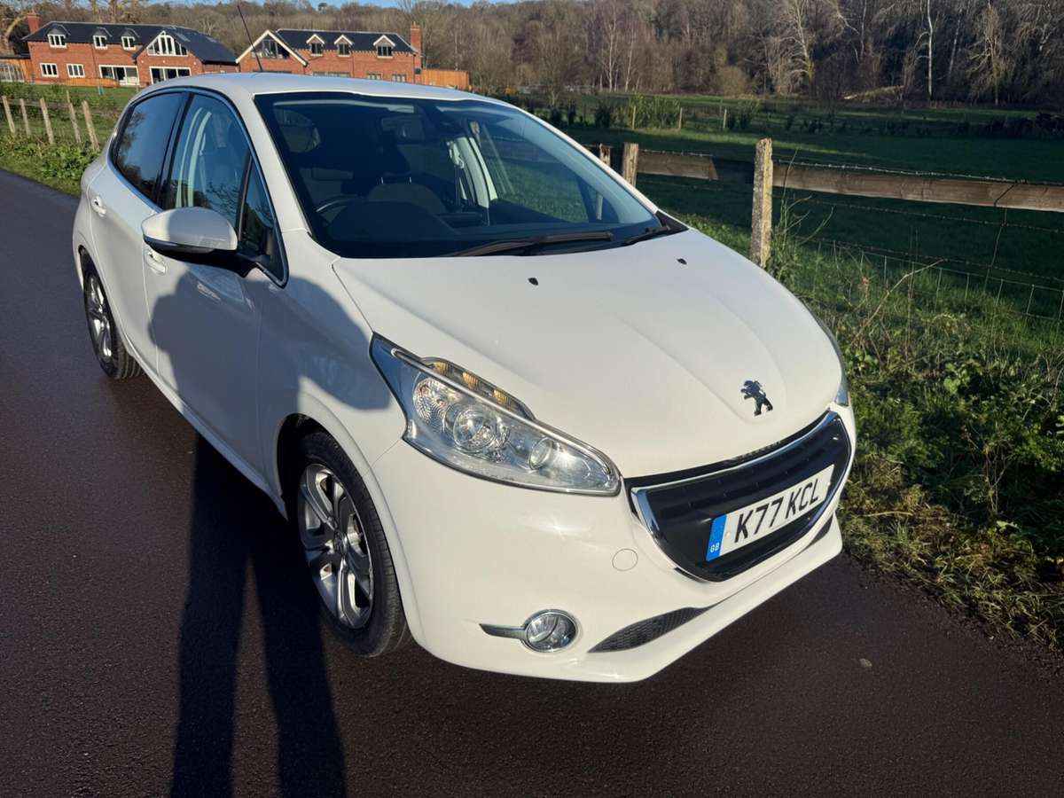 Check out this Peugeot 208 2014 Petrol Manual