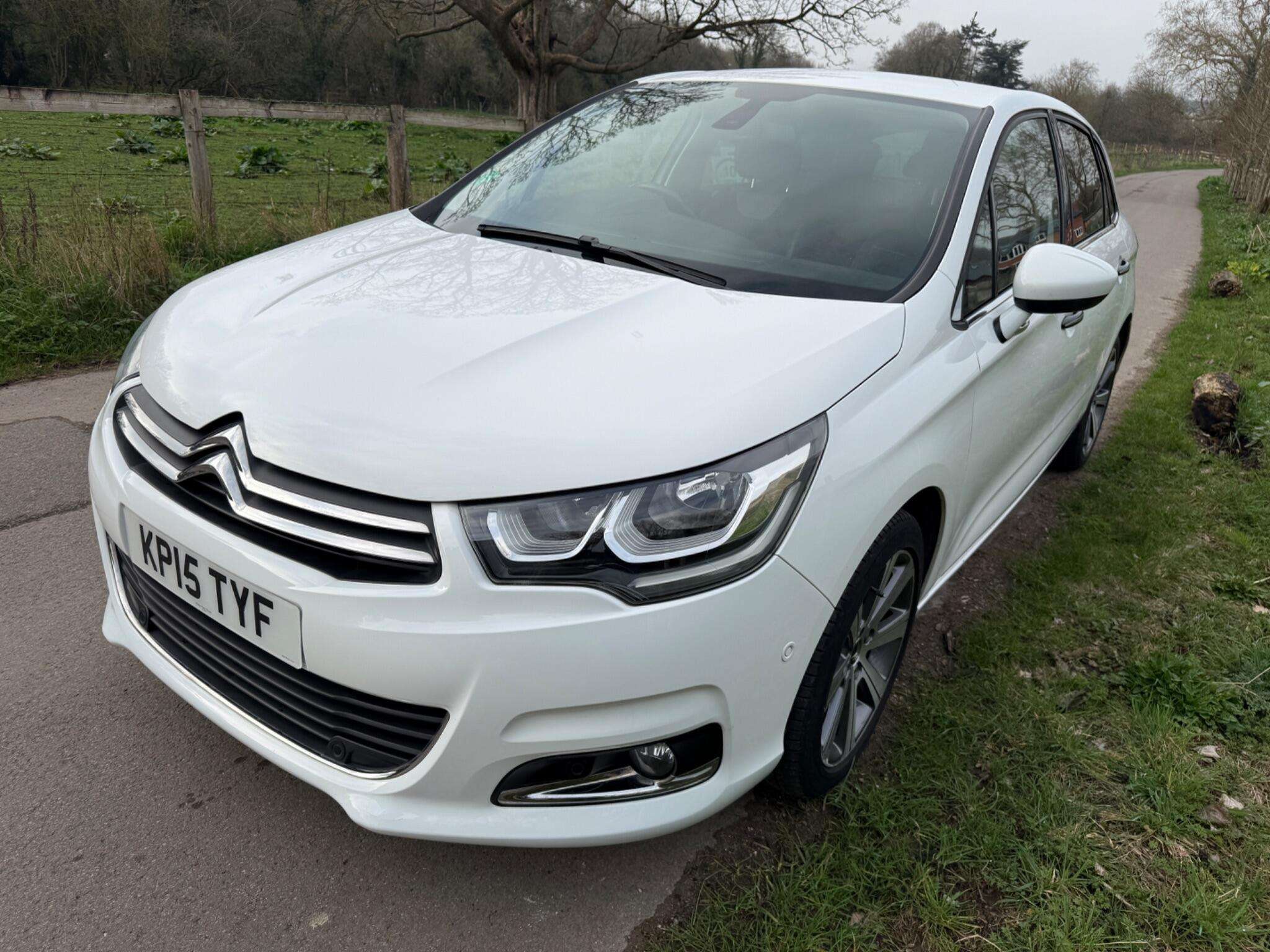 A 2015 CITROEN C4 1.2 PureTech Flair EAT6 Euro 6 (s/s) 5dr A 2015 CITROEN C4 1.2 PureTech Flair EAT6 Euro 6 (s/s) 5dr