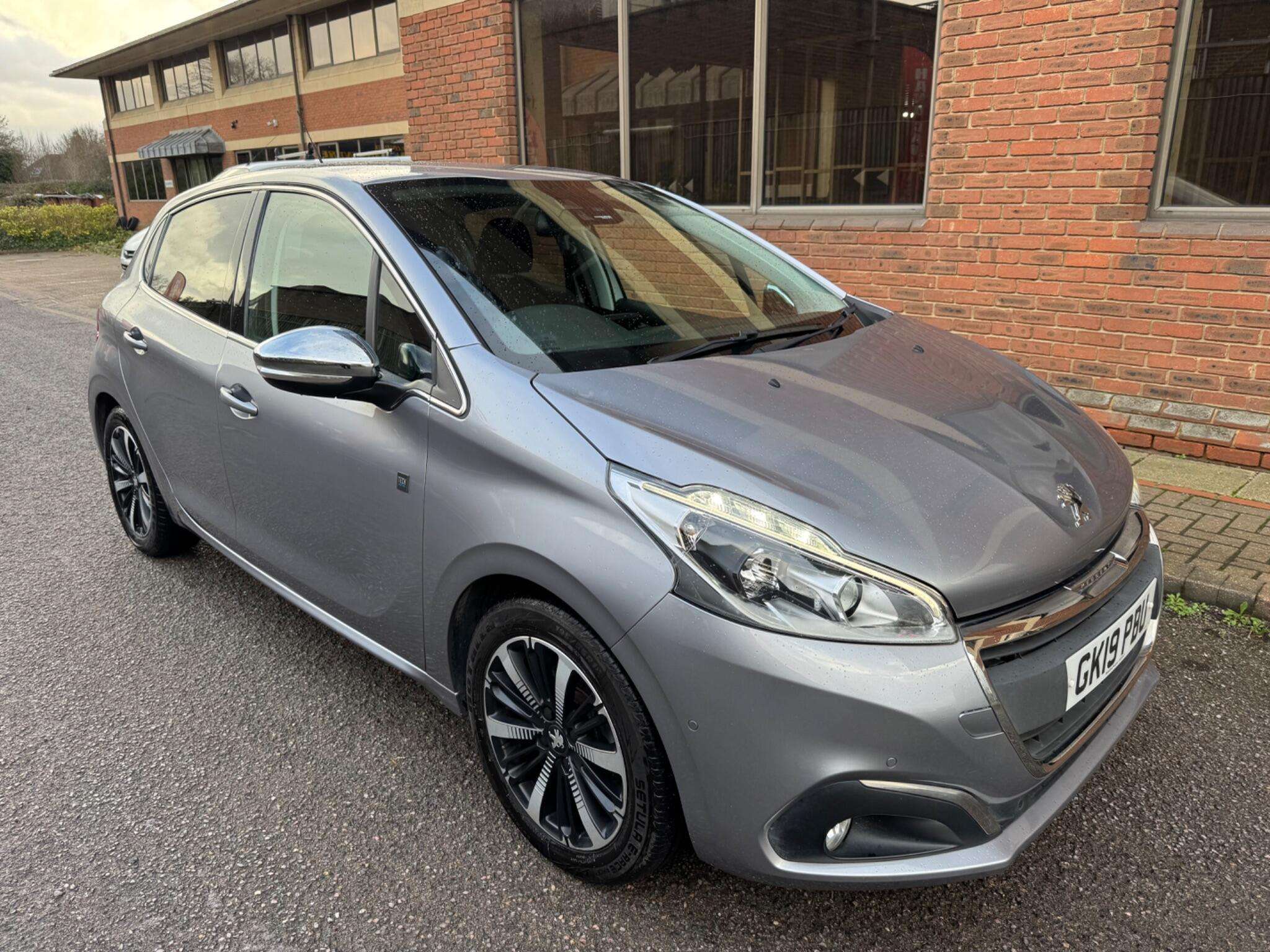 A 2019 PEUGEOT 208 1.2 PureTech Tech Edition Euro 6 (s/s) 5dr A 2019 PEUGEOT 208 1.2 PureTech Tech Edition Euro 6 (s/s) 5dr
