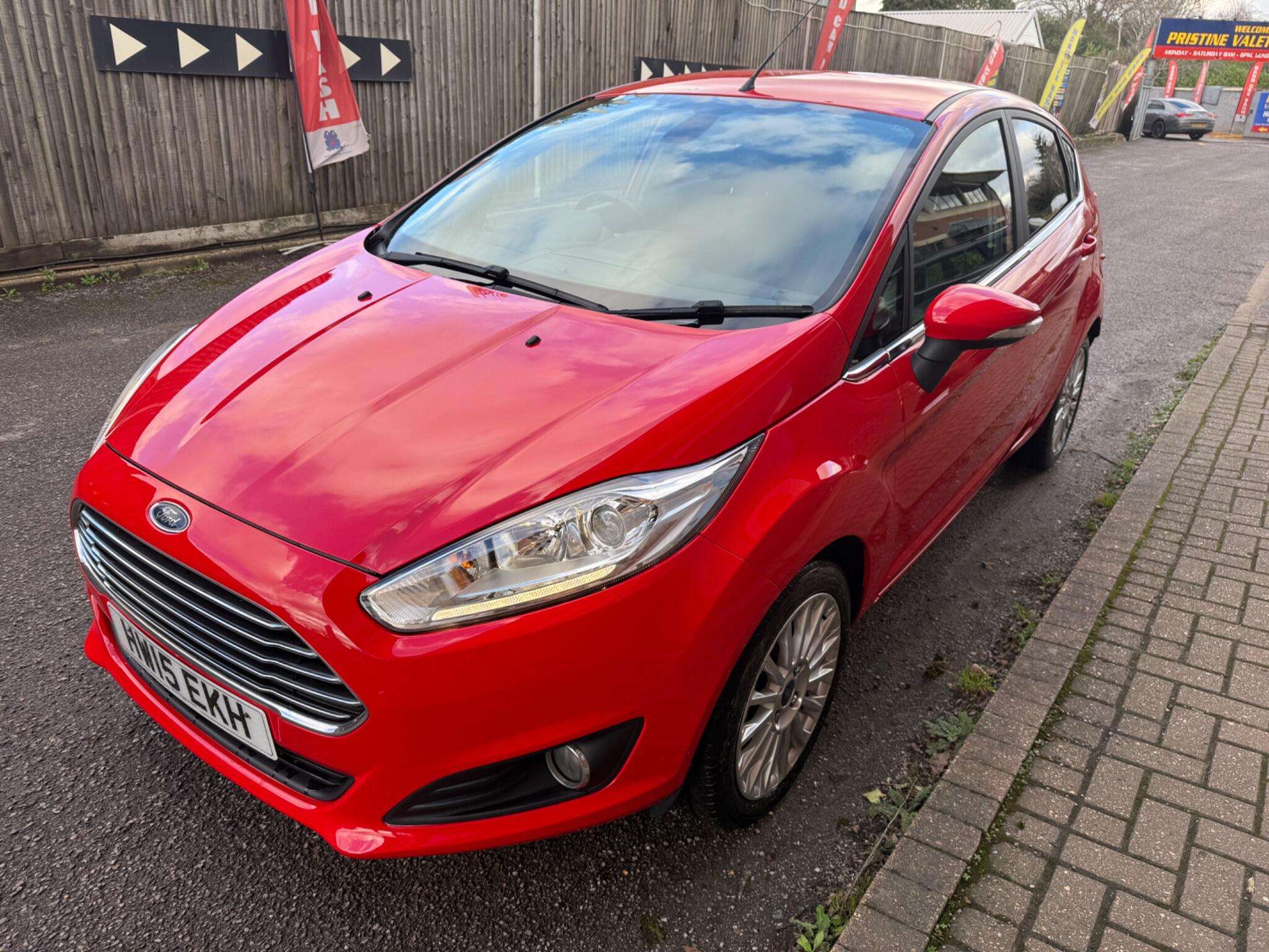 A 2015 FORD FIESTA 1.0T EcoBoost Titanium Euro 5 (s/s) 5dr A 2015 FORD FIESTA 1.0T EcoBoost Titanium Euro 5 (s/s) 5dr