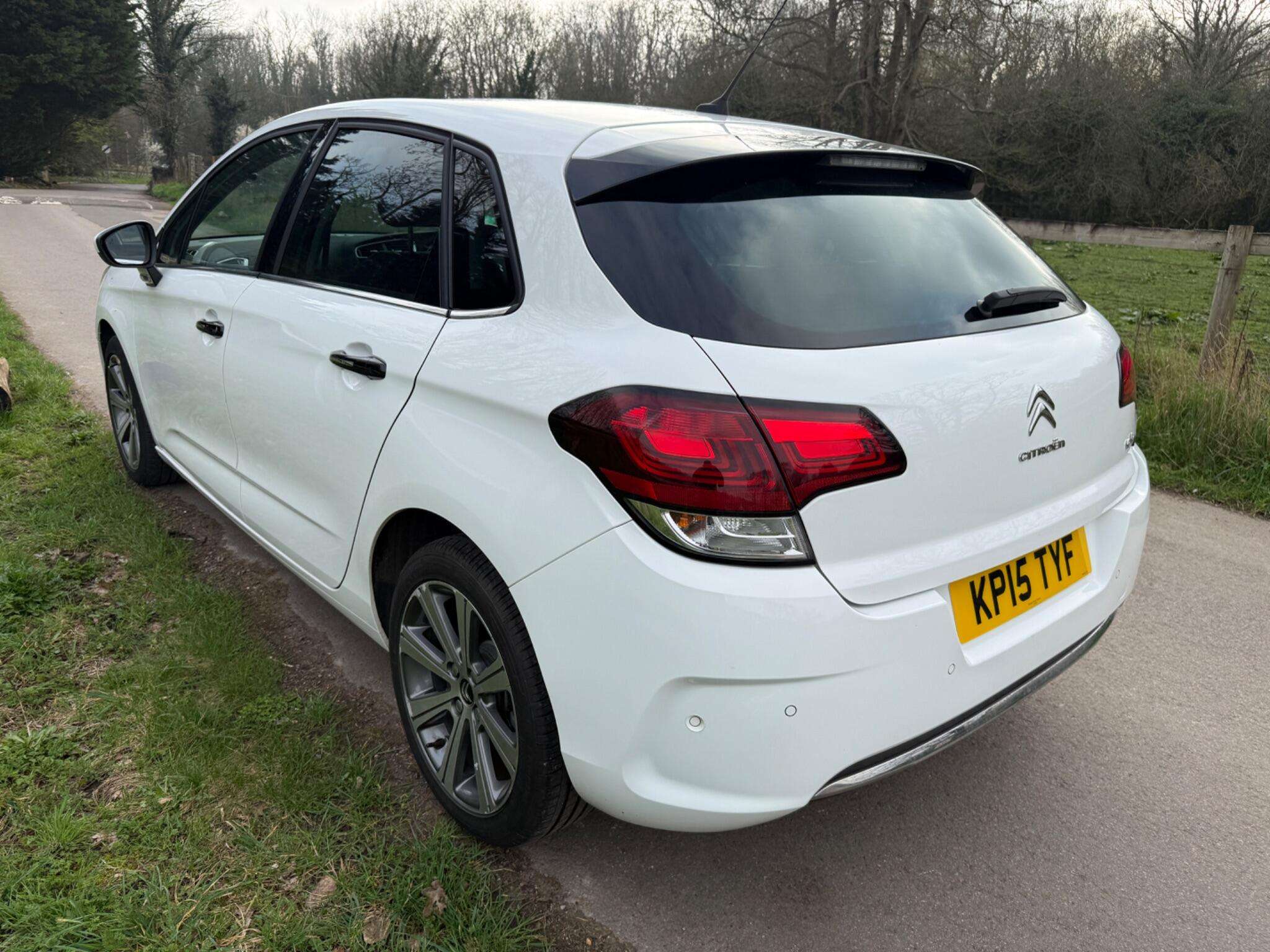 A 2015 CITROEN C4 1.2 PureTech Flair EAT6 Euro 6 (s/s) 5dr A 2015 CITROEN C4 1.2 PureTech Flair EAT6 Euro 6 (s/s) 5dr