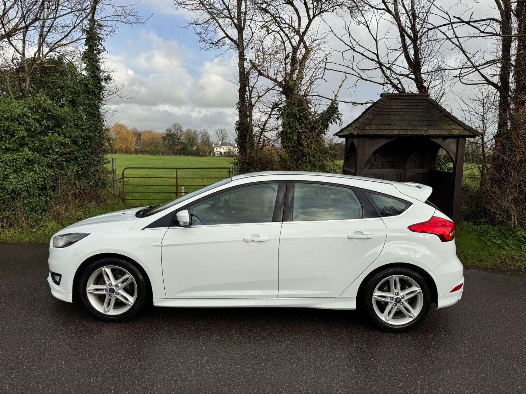 A 2016 FORD FOCUS 1.0T EcoBoost Zetec S Euro 6 (s/s) 5dr A 2016 FORD FOCUS 1.0T EcoBoost Zetec S Euro 6 (s/s) 5dr