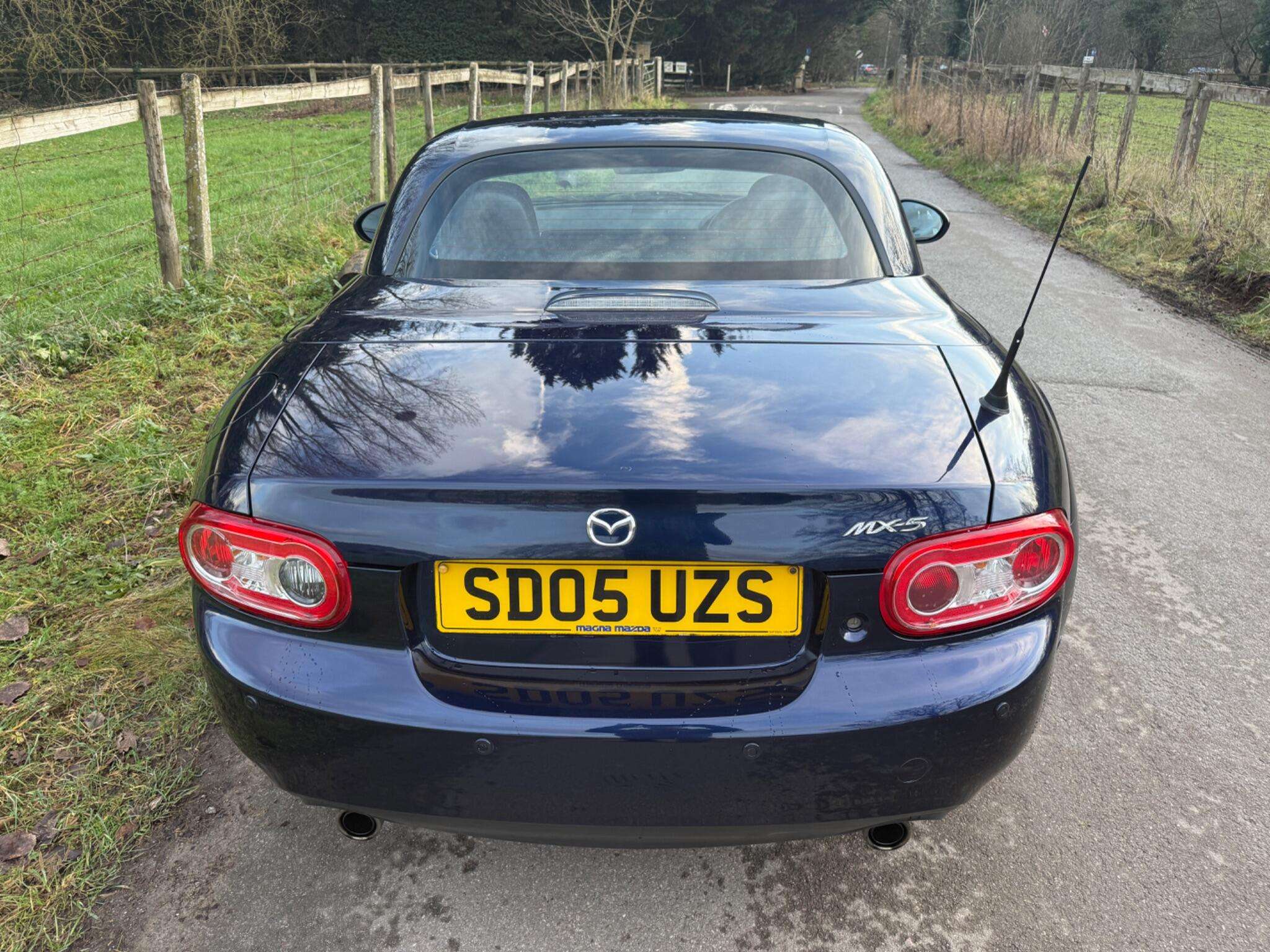 2010 MAZDA MX-5 2010 MAZDA MX-5