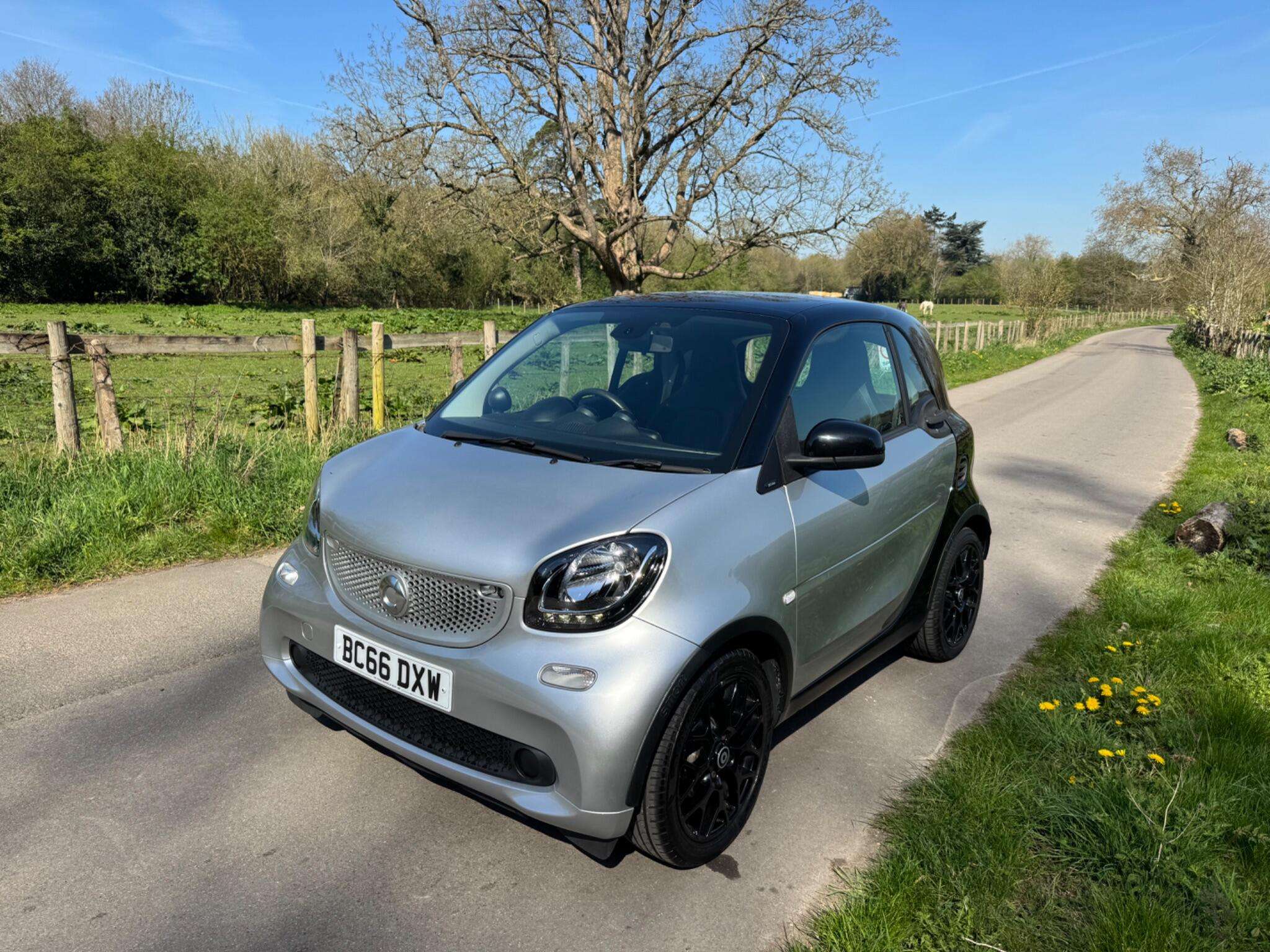 A 2017 SMART FORTWO 1.0 Prime Sport (Premium) Twinamic Euro 6 (s/s) 2dr A 2017 SMART FORTWO 1.0 Prime Sport (Premium) Twinamic Euro 6 (s/s) 2dr