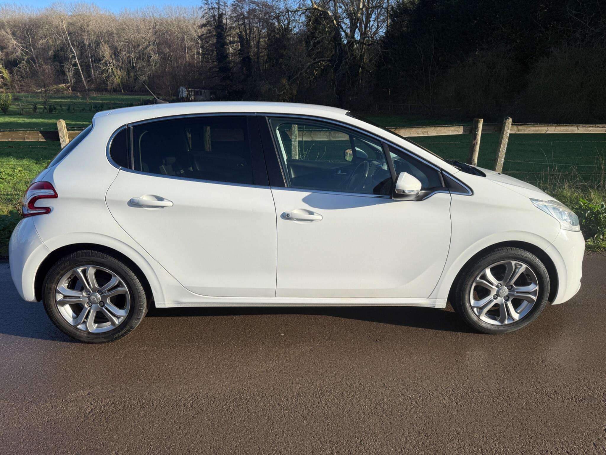 2014 PEUGEOT 208 2014 PEUGEOT 208