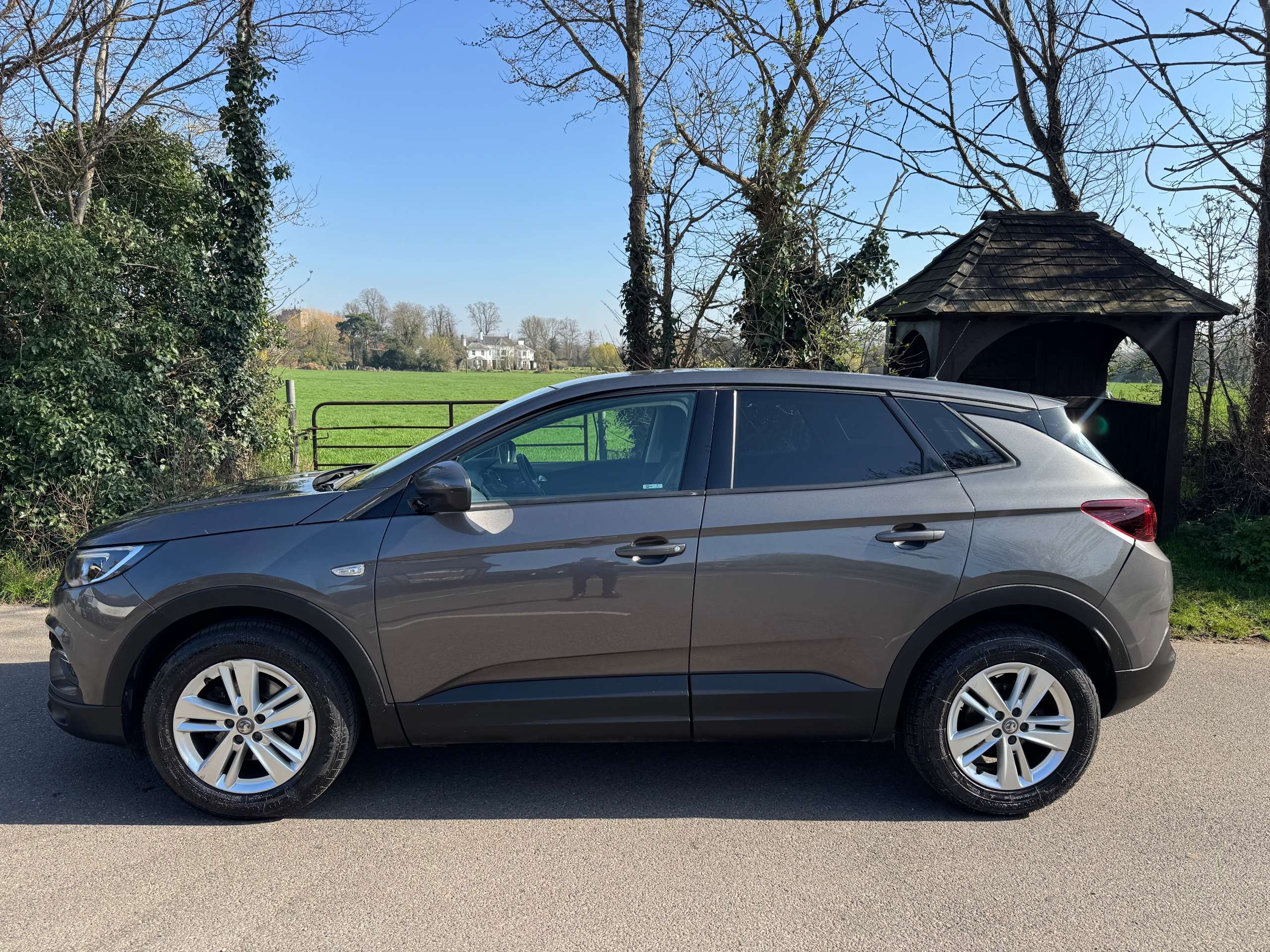 A 2019 VAUXHALL GRANDLAND X 1.2 Turbo GPF SE SUV 5dr Petrol Manual Euro 6 (s/s) (130 ps) A 2019 VAUXHALL GRANDLAND X 1.2 Turbo GPF SE SUV 5dr Petrol Manual Euro 6 (s/s) (130 ps)
