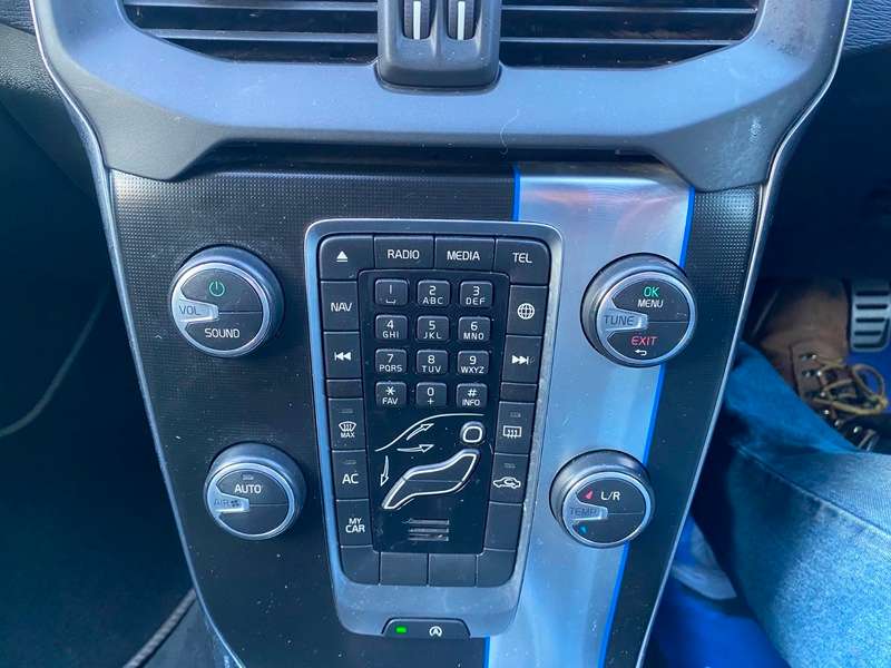 2015 VOLVO V40 2015 VOLVO V40