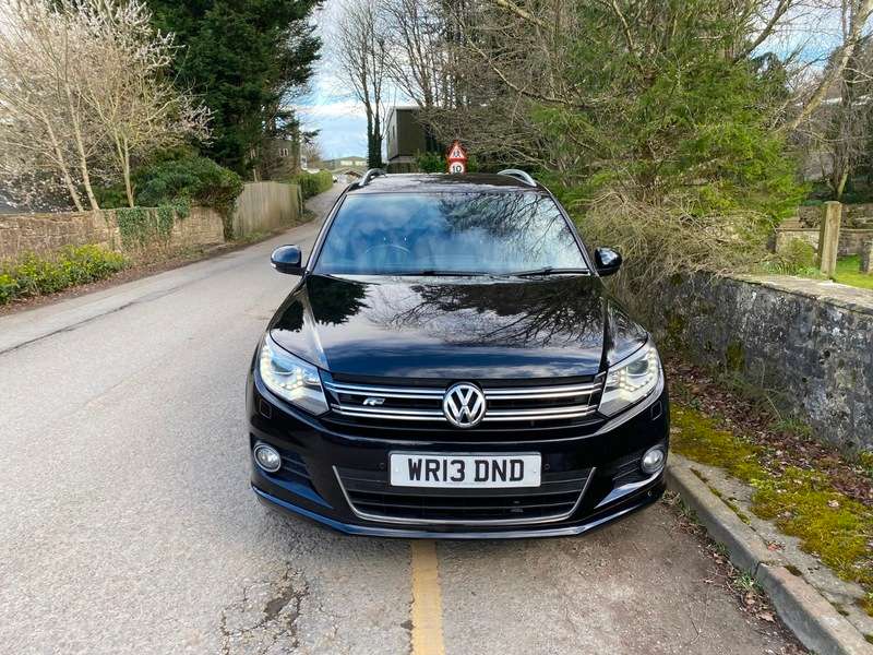 A 2013 VOLKSWAGEN TIGUAN 2.0 TDI BlueMotion Tech R-Line SUV 5dr Diesel Manual 4WD Euro 5 (s/s) (170 ps) A 2013 VOLKSWAGEN TIGUAN 2.0 TDI BlueMotion Tech R-Line SUV 5dr Diesel Manual 4WD Euro 5 (s/s) (170 ps)