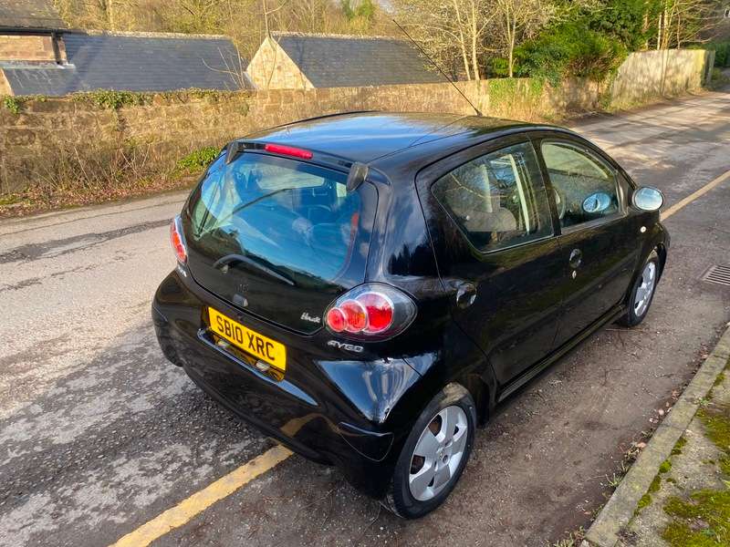 A 2010 TOYOTA AYGO VVT-I BLACK A 2010 TOYOTA AYGO VVT-I BLACK