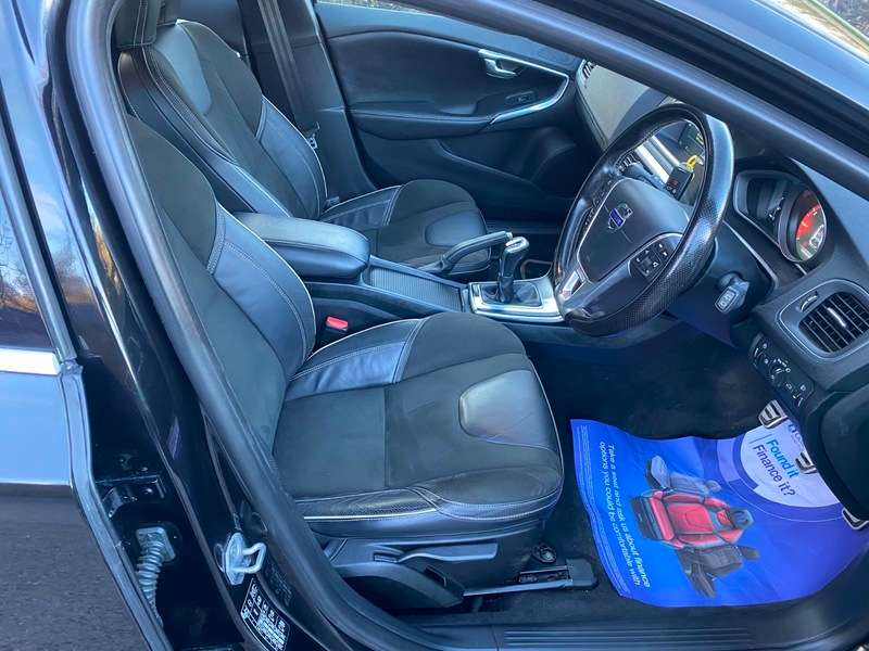 2015 VOLVO V40 2015 VOLVO V40