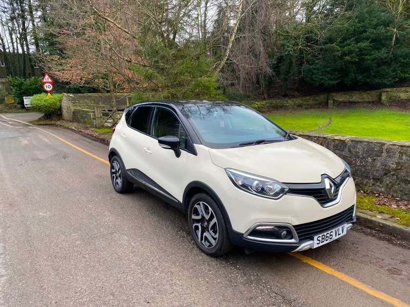 A 2016 RENAULT CAPTUR 1.5 dCi ENERGY Signature Nav SUV 5dr Diesel Manual Euro 6 (s/s) (90 ps) A 2016 RENAULT CAPTUR 1.5 dCi ENERGY Signature Nav SUV 5dr Diesel Manual Euro 6 (s/s) (90 ps)
