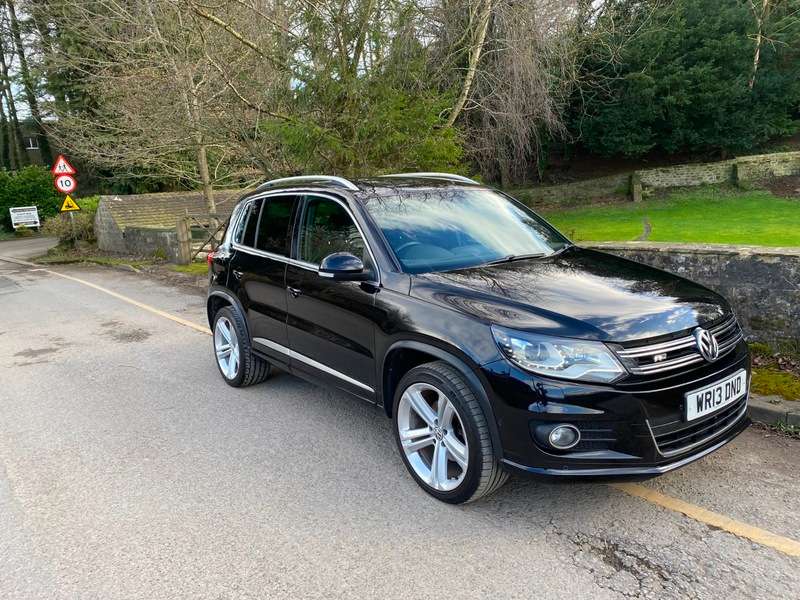 A 2013 VOLKSWAGEN TIGUAN 2.0 TDI BlueMotion Tech R-Line SUV 5dr Diesel Manual 4WD Euro 5 (s/s) (170 ps) A 2013 VOLKSWAGEN TIGUAN 2.0 TDI BlueMotion Tech R-Line SUV 5dr Diesel Manual 4WD Euro 5 (s/s) (170 ps)