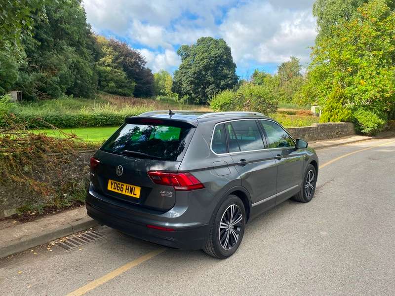 A 2016 VOLKSWAGEN TIGUAN 2.0 TDI BlueMotion Tech SE Navigation SUV 5dr Diesel Manual 4Motion Euro 6 (s/s) (150 ps) A 2016 VOLKSWAGEN TIGUAN 2.0 TDI BlueMotion Tech SE Navigation SUV 5dr Diesel Manual 4Motion Euro 6 (s/s) (150 ps)