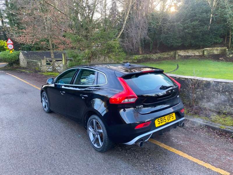 2015 VOLVO V40 2015 VOLVO V40