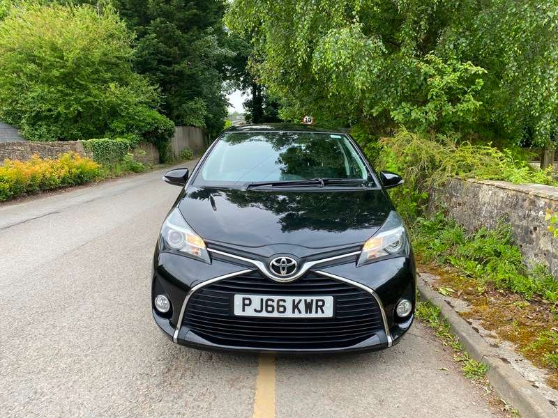 A 2016 TOYOTA YARIS 1.33 Dual VVT-i Icon Hatchback 5dr Petrol Manual Euro 6 (99 ps) A 2016 TOYOTA YARIS 1.33 Dual VVT-i Icon Hatchback 5dr Petrol Manual Euro 6 (99 ps)