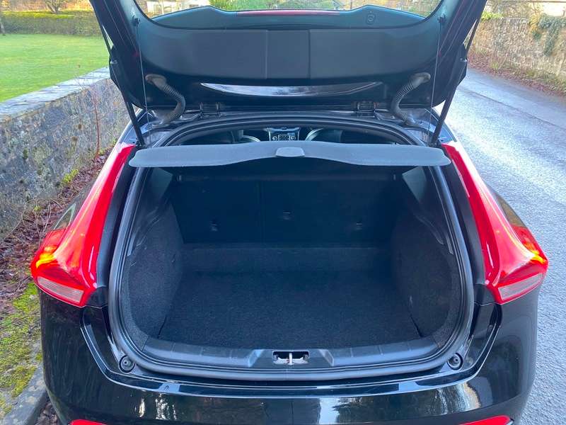 2015 VOLVO V40 2015 VOLVO V40