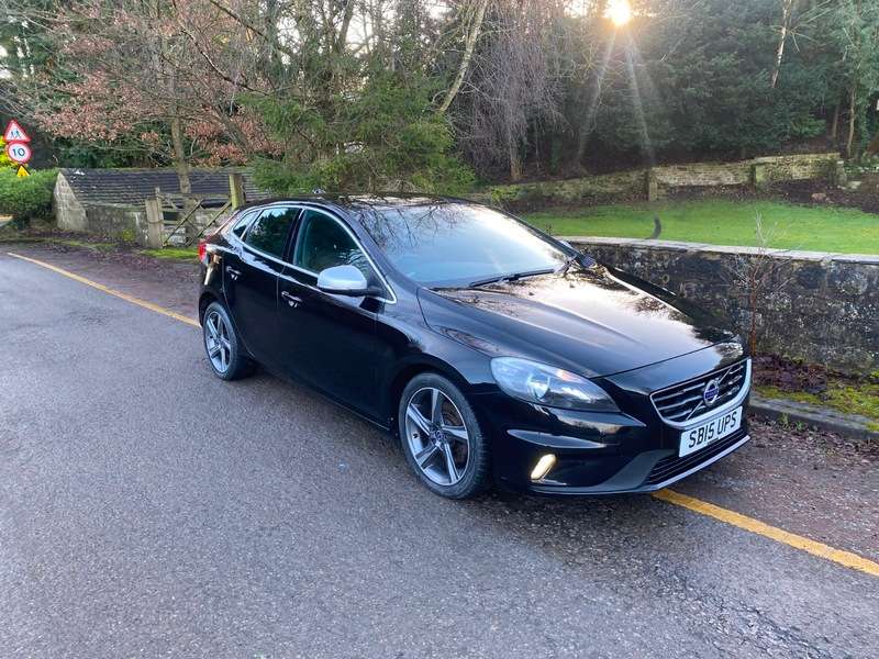 A 2015 VOLVO V40 2.0 T2 R-Design Nav Hatchback 5dr Petrol Manual Euro 6 (s/s) (122 ps) A 2015 VOLVO V40 2.0 T2 R-Design Nav Hatchback 5dr Petrol Manual Euro 6 (s/s) (122 ps)