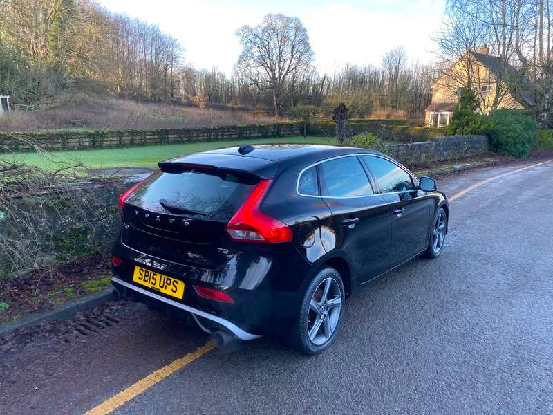 A 2015 VOLVO V40 2.0 T2 R-Design Nav Hatchback 5dr Petrol Manual Euro 6 (s/s) (122 ps) A 2015 VOLVO V40 2.0 T2 R-Design Nav Hatchback 5dr Petrol Manual Euro 6 (s/s) (122 ps)