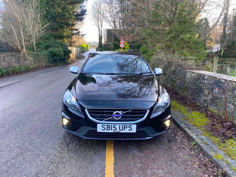 A 2015 VOLVO V40 2.0 T2 R-Design Nav Hatchback 5dr Petrol Manual Euro 6 (s/s) (122 ps) A 2015 VOLVO V40 2.0 T2 R-Design Nav Hatchback 5dr Petrol Manual Euro 6 (s/s) (122 ps)