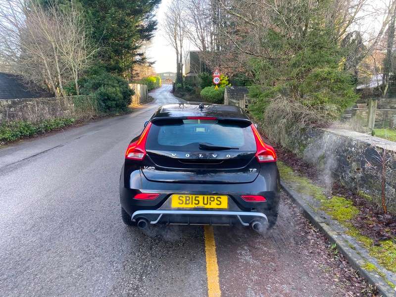 2015 VOLVO V40 2015 VOLVO V40