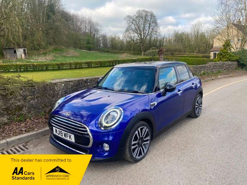 Check out this Mini Hatch 2019 Petrol Manual