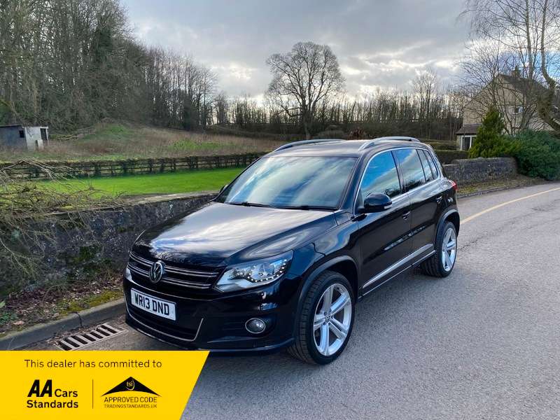 A 2013 VOLKSWAGEN TIGUAN 2.0 TDI BlueMotion Tech R-Line SUV 5dr Diesel Manual 4WD Euro 5 (s/s) (170 ps) A 2013 VOLKSWAGEN TIGUAN 2.0 TDI BlueMotion Tech R-Line SUV 5dr Diesel Manual 4WD Euro 5 (s/s) (170 ps)