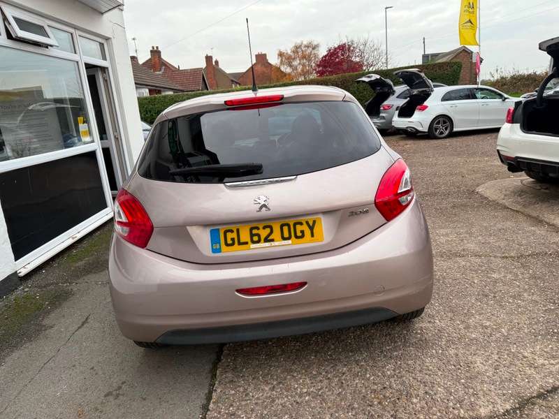 2012 PEUGEOT 208 2012 PEUGEOT 208