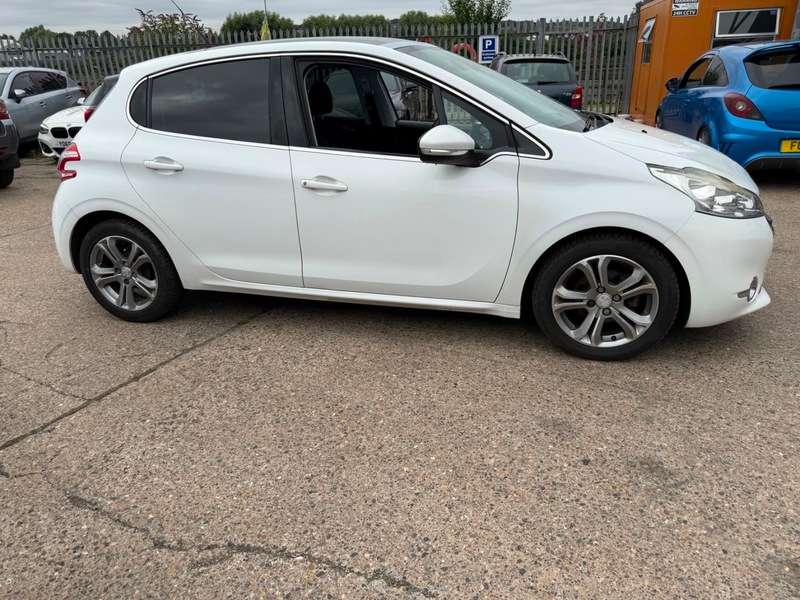 2013 PEUGEOT 208 2013 PEUGEOT 208